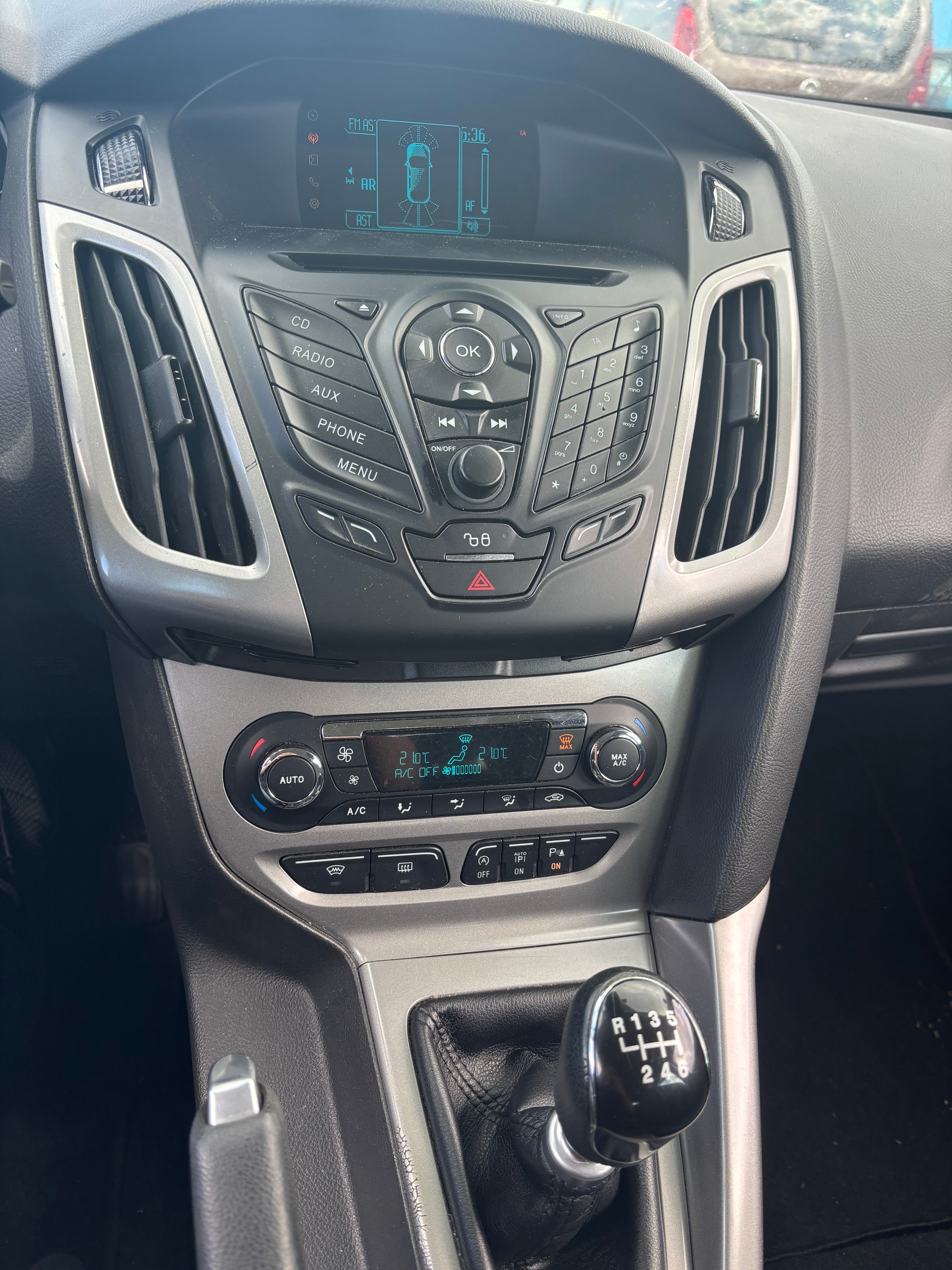 FORD Focus 1.0 SCTi Titanium-image-9