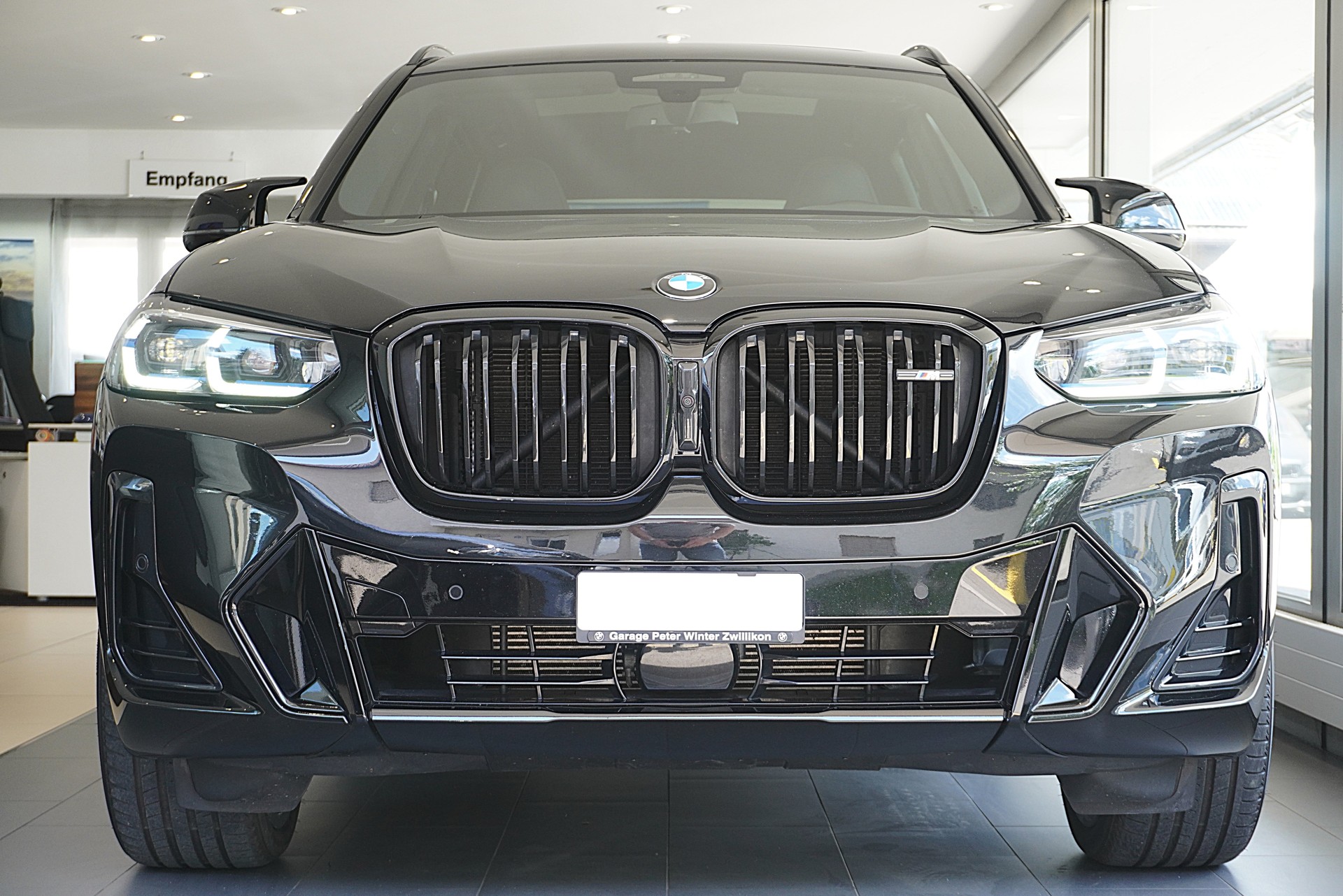 BMW X3 M40i-showroom-element-1