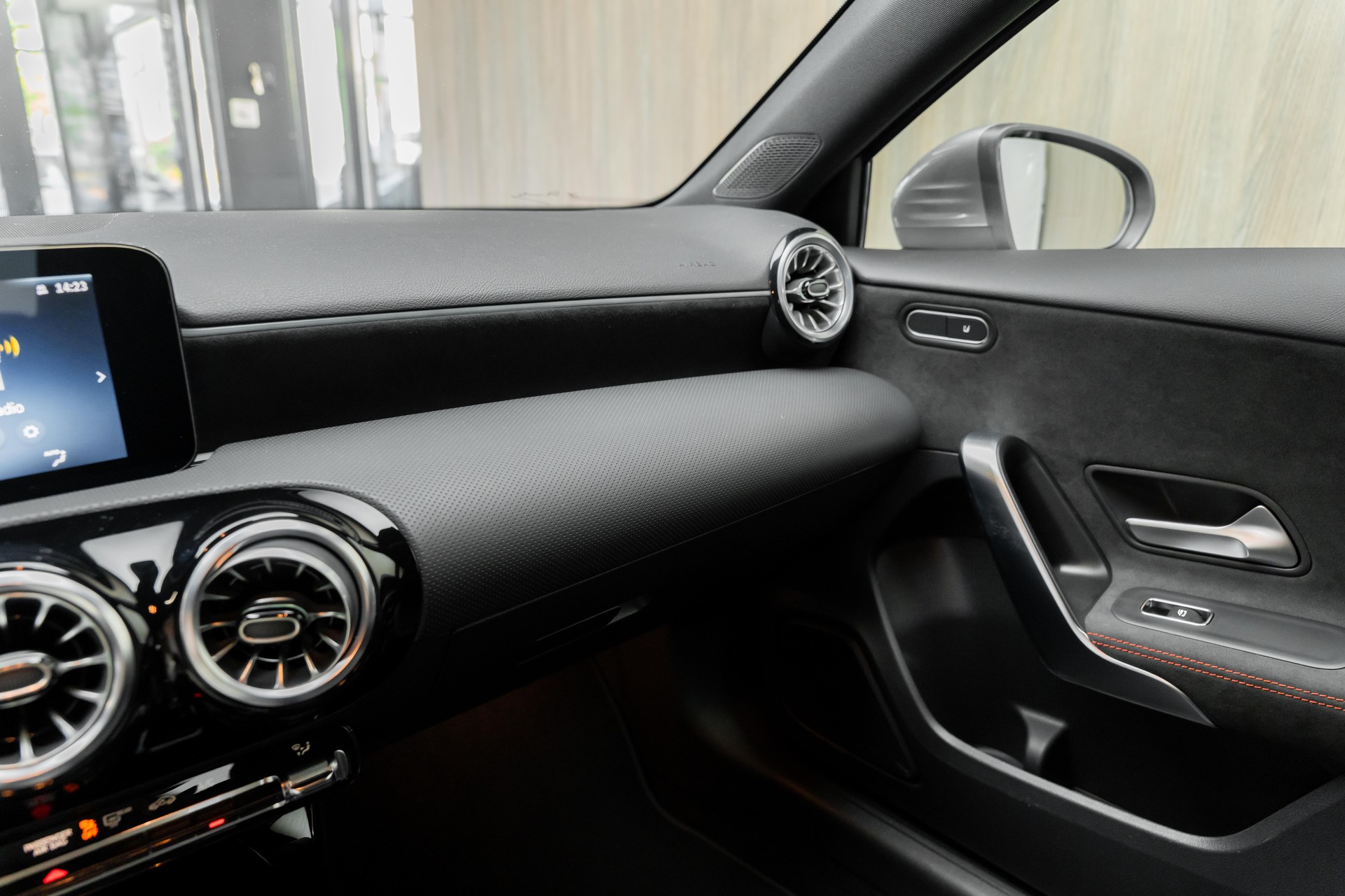 MERCEDES-BENZ A 220 d 8G-DCT-image-11