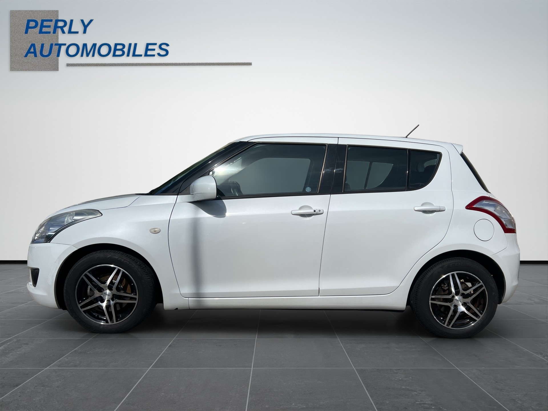 SUZUKI Swift 1.2i GL Top-showroom-element-2