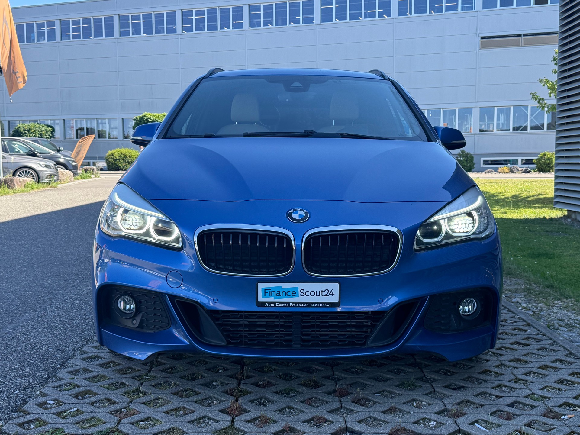 BMW 225i xDrive Active Tourer M Sport Steptronic-image-2
