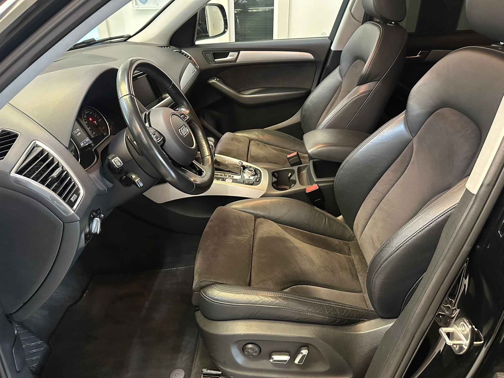 AUDI Q5 2.0 TFSI quattro T-Tronic-image-10