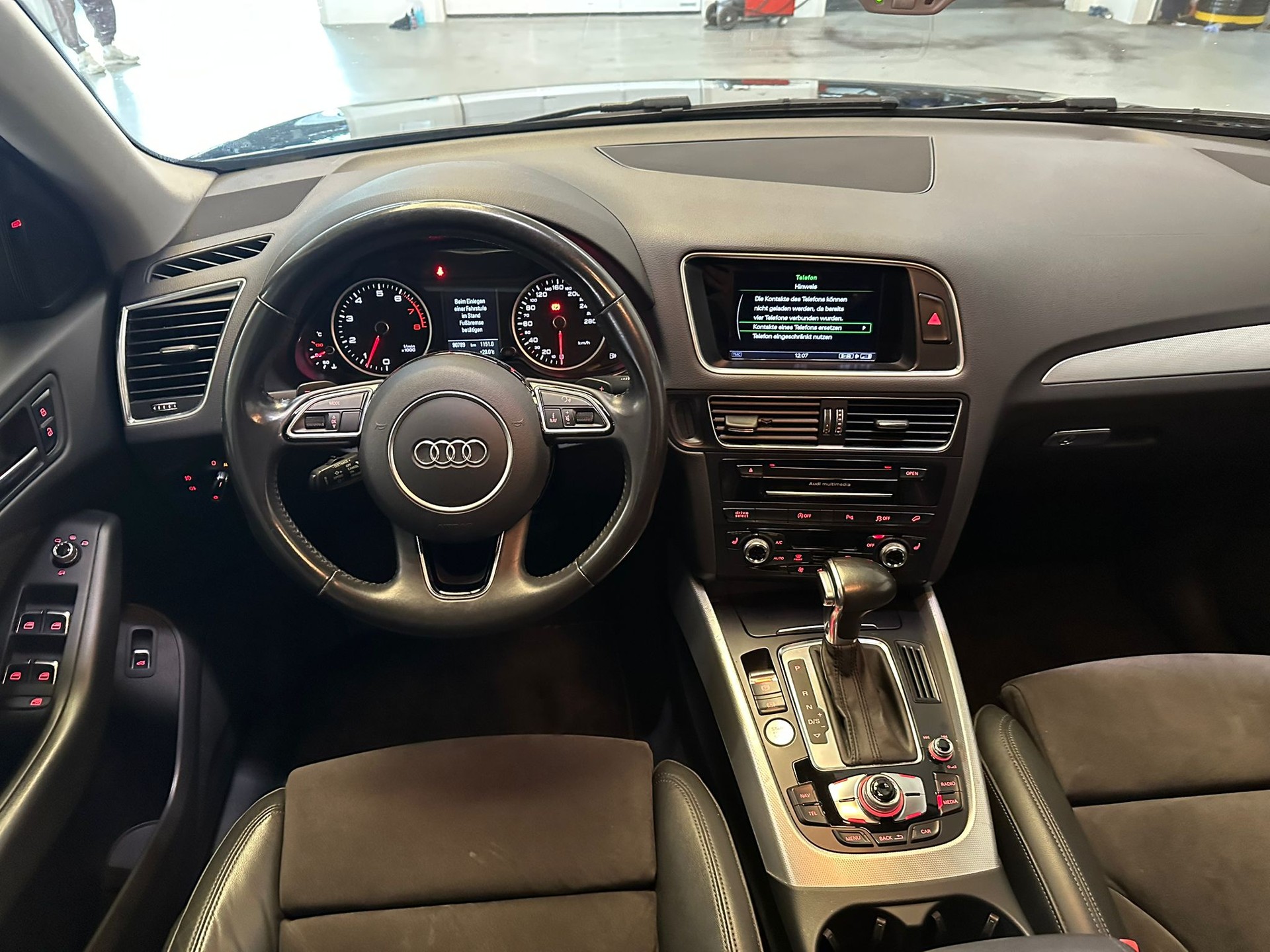 AUDI Q5 2.0 TFSI quattro T-Tronic-image-9
