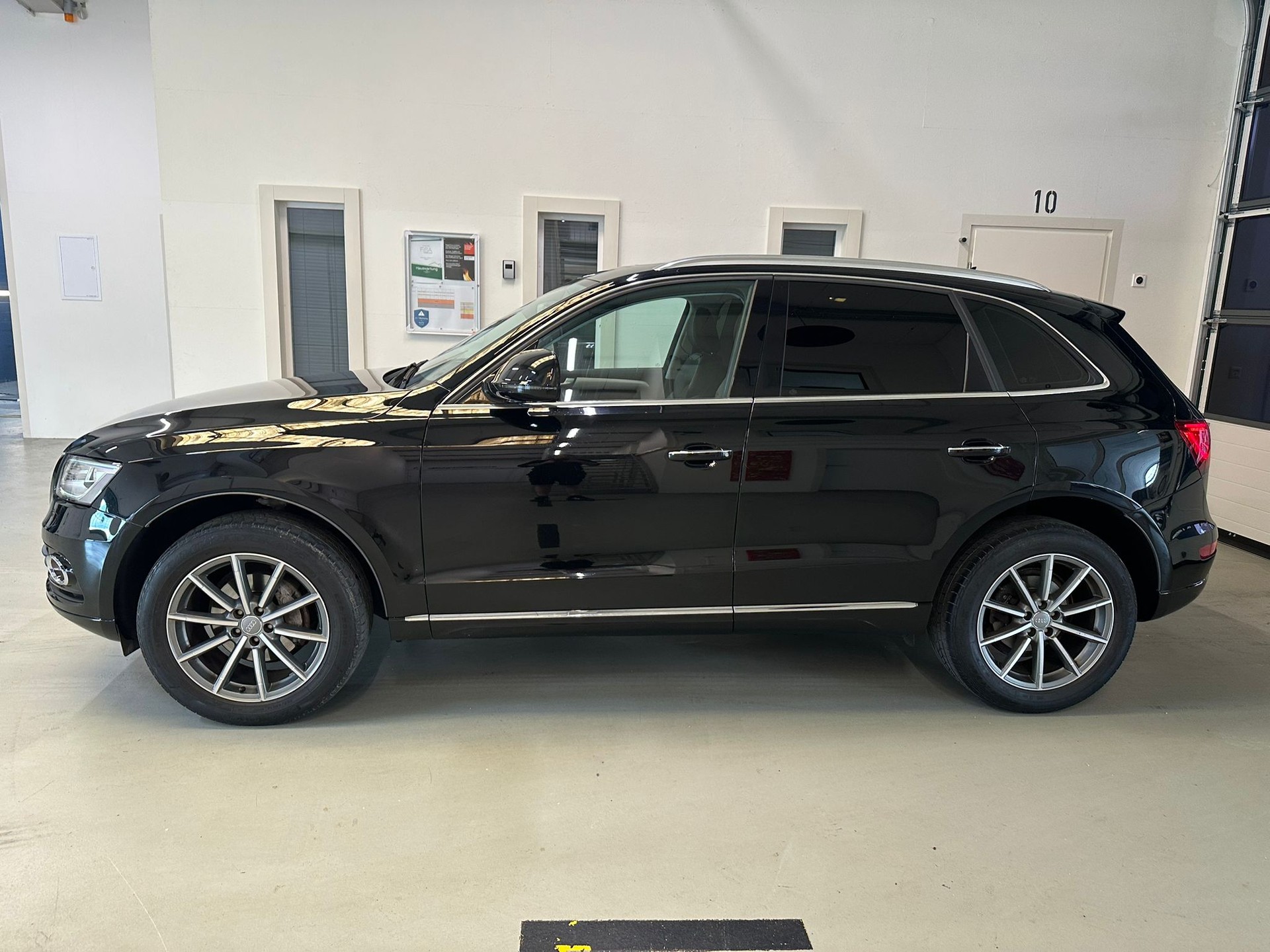 AUDI Q5 2.0 TFSI quattro T-Tronic-image-3