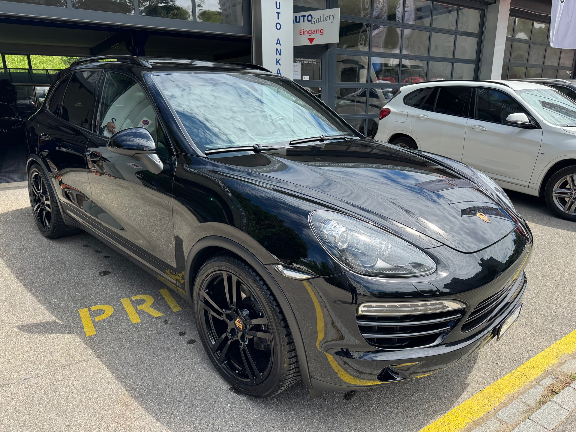 PORSCHE Cayenne Diesel ** ALL BLACK **-showroom-element-1