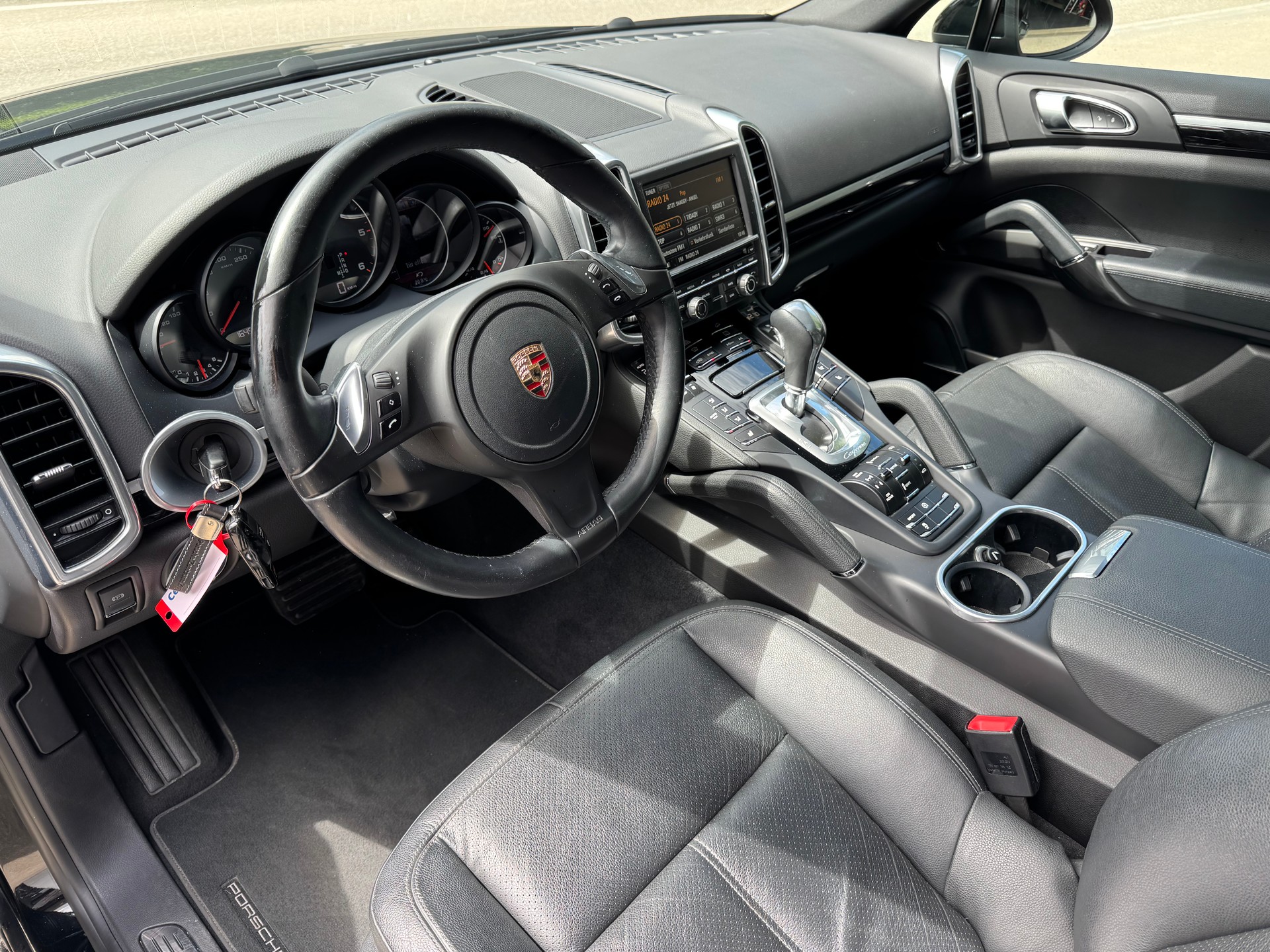 PORSCHE Cayenne Diesel ** ALL BLACK **-image-8