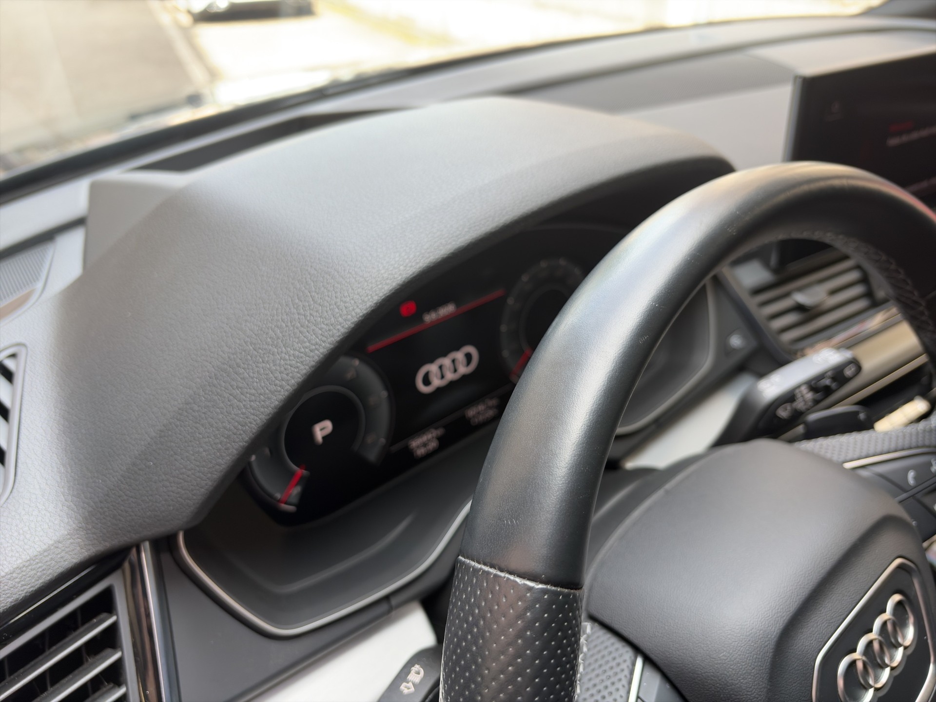 AUDI Q5 Sportback 40 TDI Blackedition quattro S-tronic-image-11