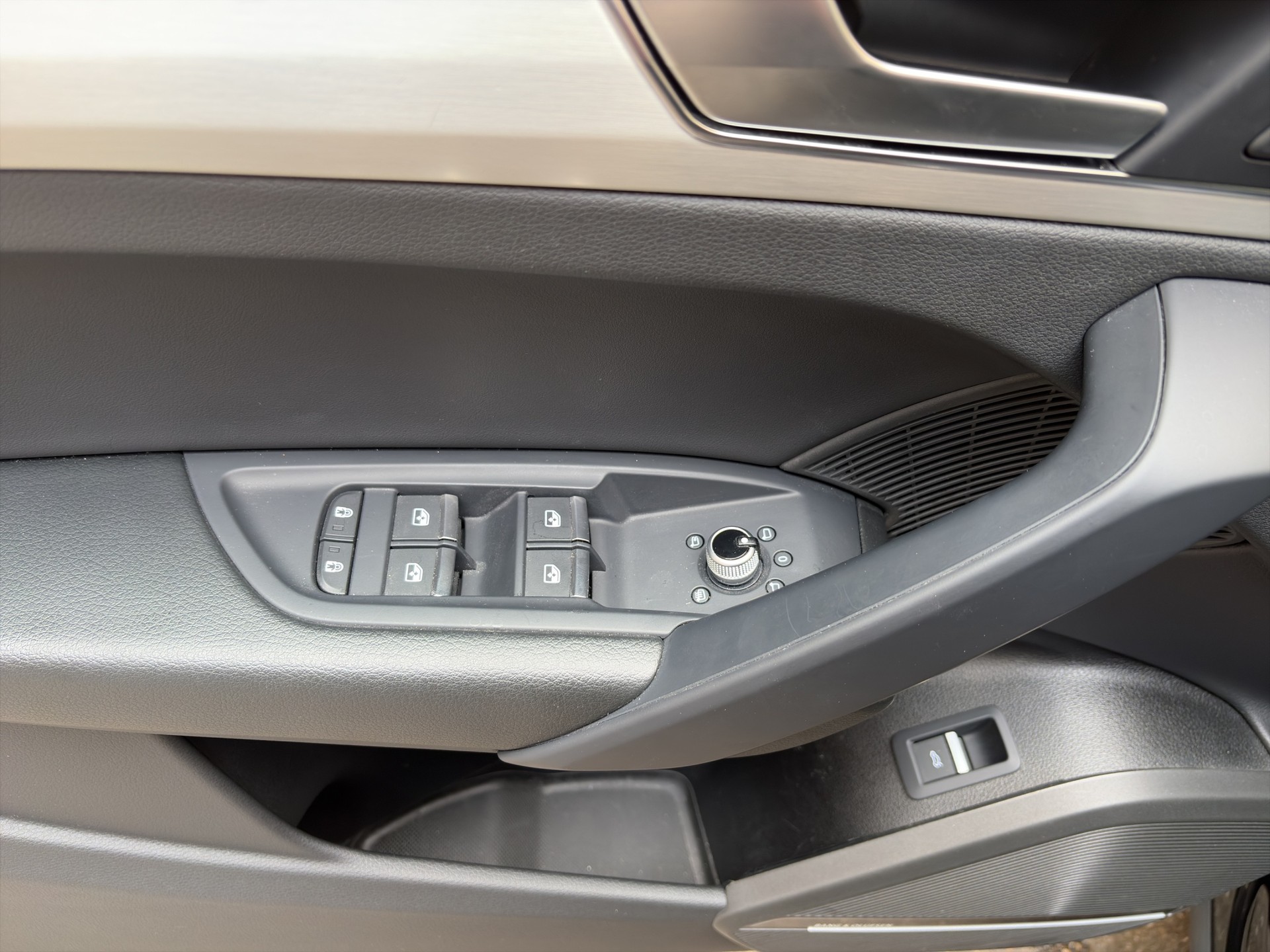 AUDI Q5 Sportback 40 TDI Blackedition quattro S-tronic-image-24
