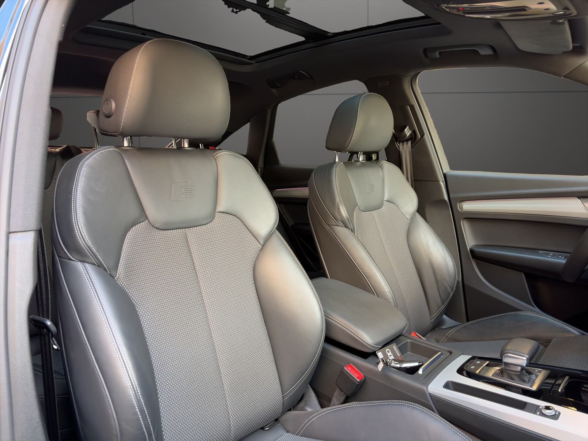 AUDI Q5 Sportback 40 TDI Blackedition quattro S-tronic-image-15
