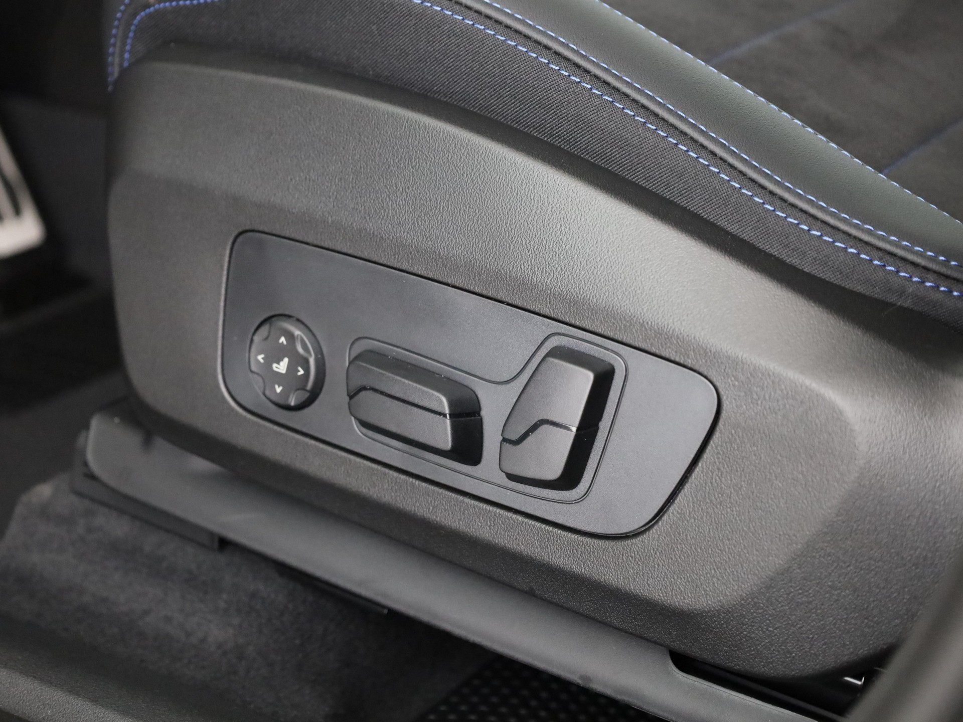 BMW X1 M35i-image-9