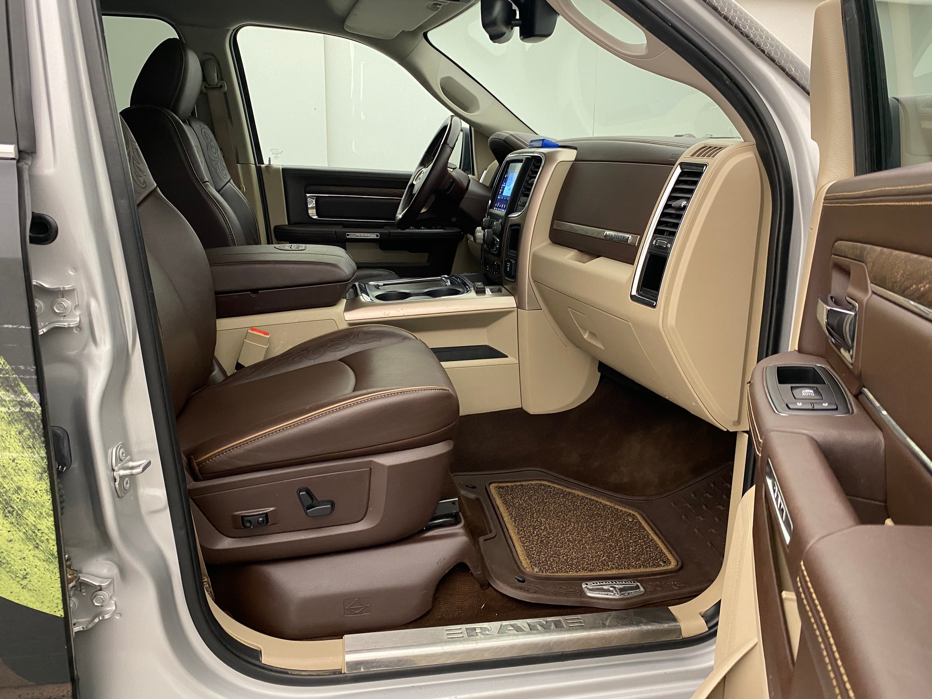 DODGE Ram 1500 5.7 Longhorn Crew Cab-image-10