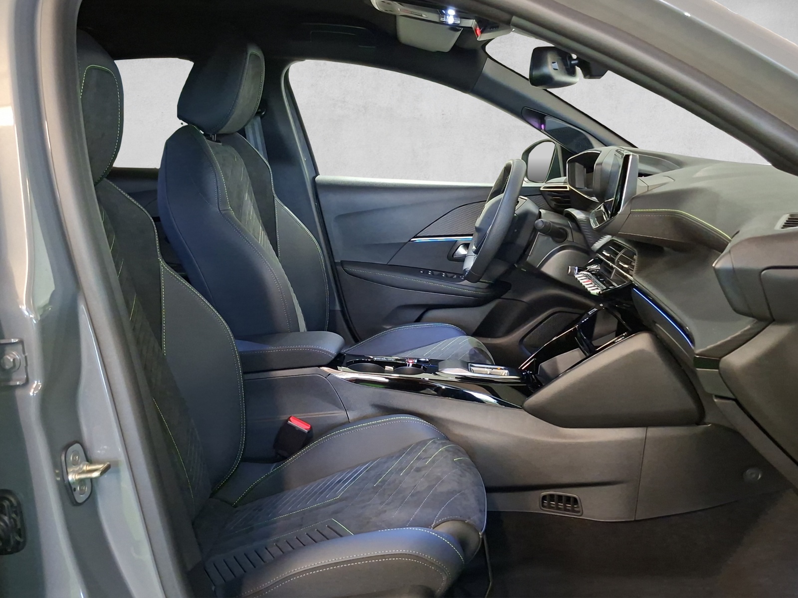 PEUGEOT 208 1.2 Hybrid 145 GT-image-11