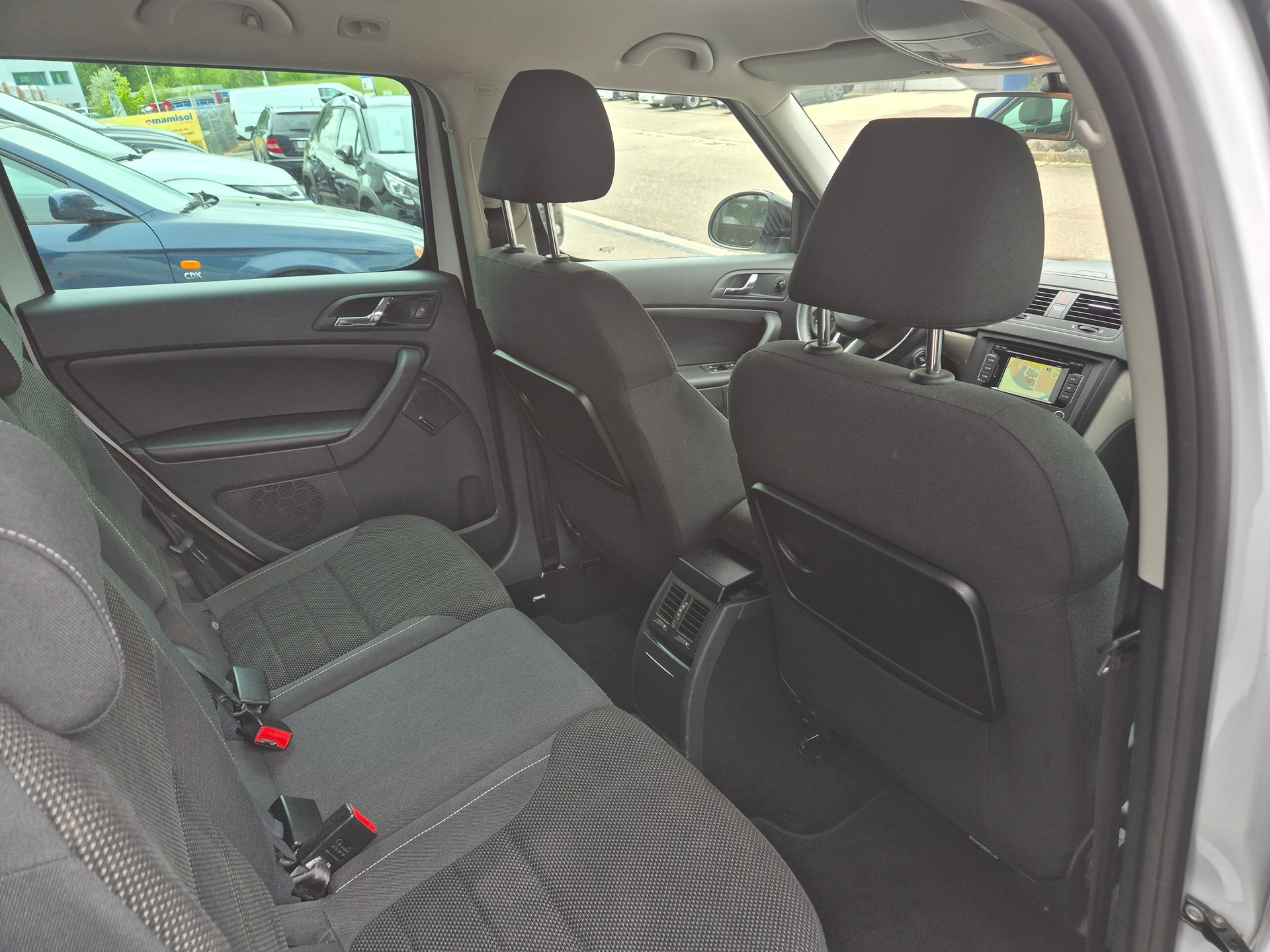 SKODA Yeti 1.8 TSI Elegance 4x4 DSG-image-8