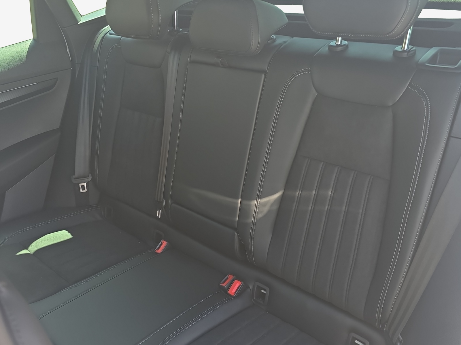 SKODA Karoq 2.0 TSI SportLine 4x4 DSG-image-11