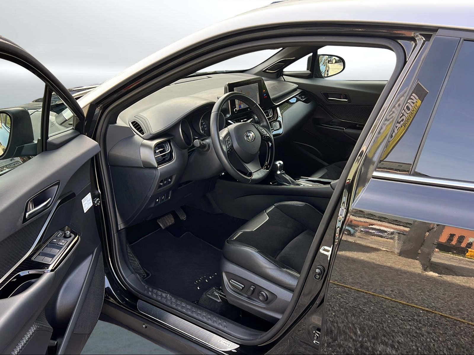 TOYOTA C-HR 2.0 VVTi HSD Move-image-4