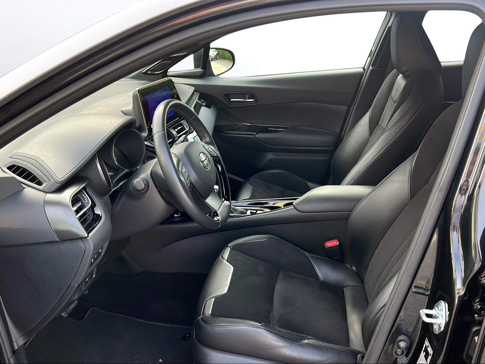 TOYOTA C-HR 2.0 VVTi HSD Move-image-3