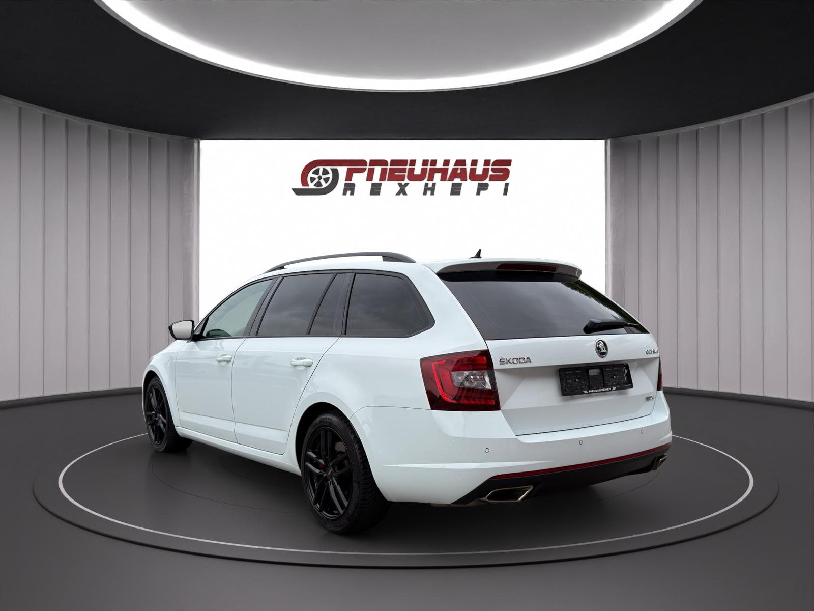 SKODA Octavia Combi 2.0 TSI RS DSG-image-3