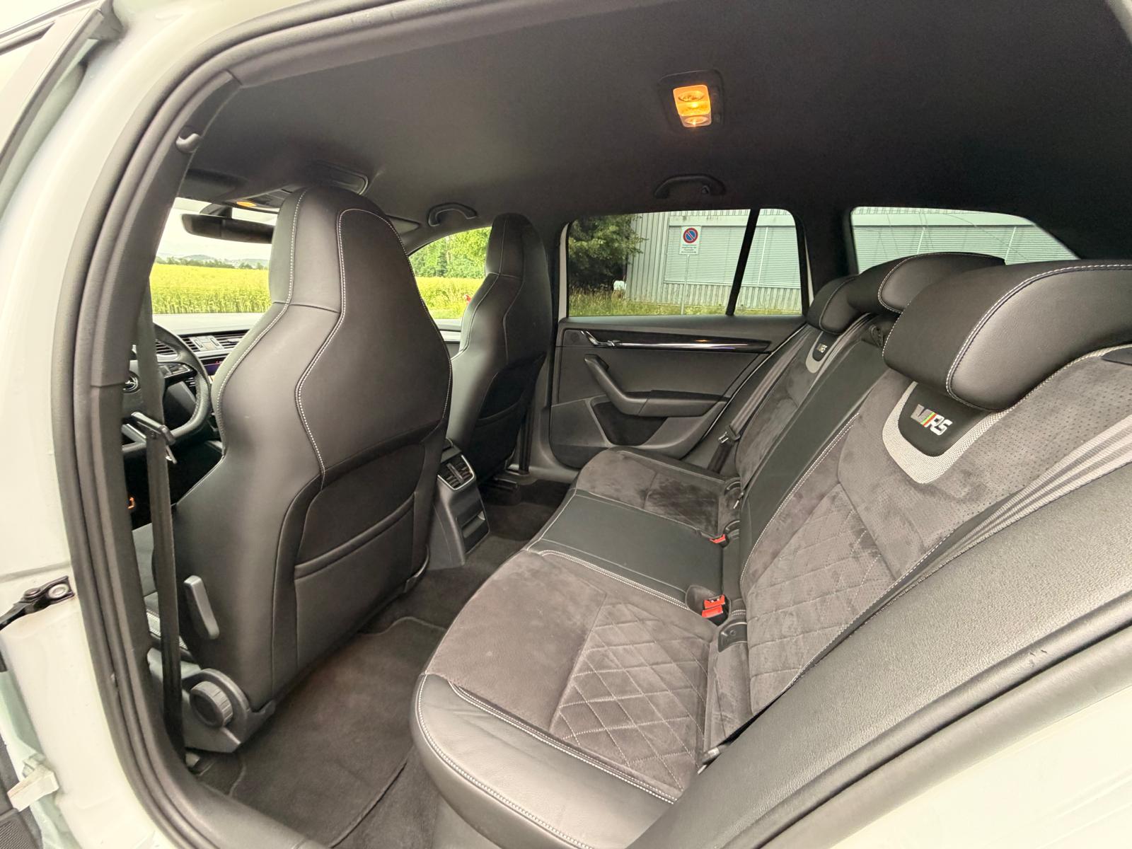 SKODA Octavia Combi 2.0 TSI RS DSG-image-12