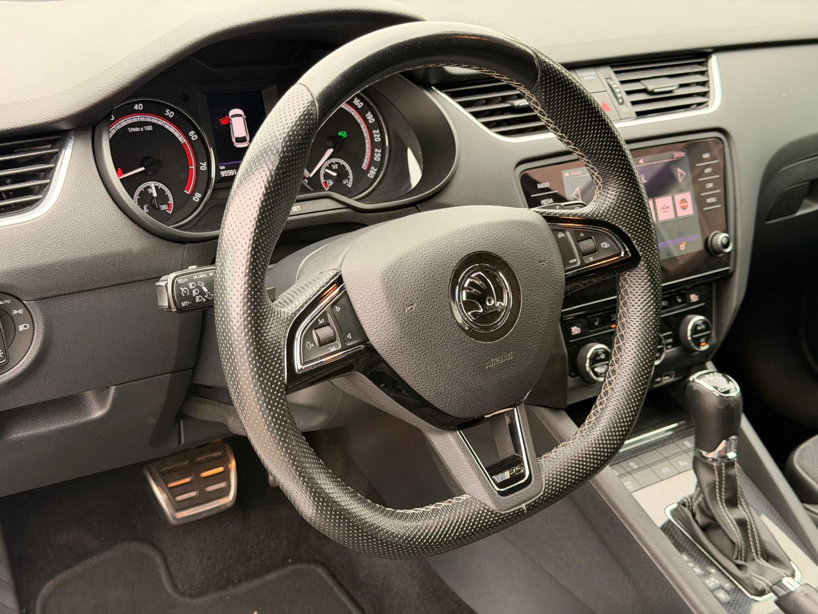 SKODA Octavia Combi 2.0 TSI RS DSG-image-15
