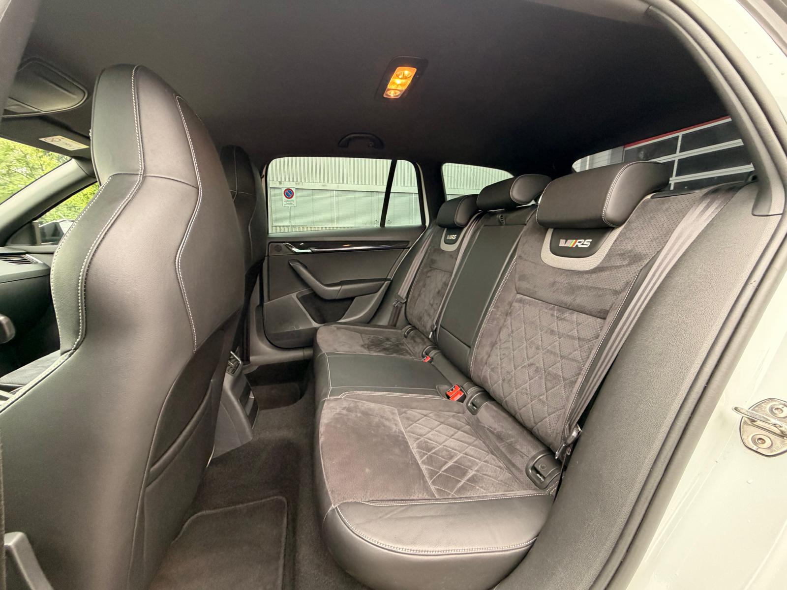 SKODA Octavia Combi 2.0 TSI RS DSG-image-13