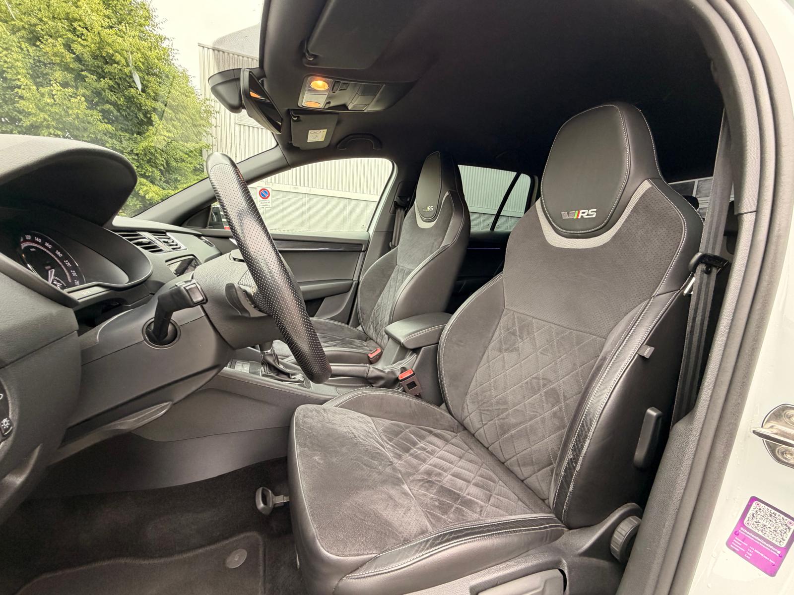 SKODA Octavia Combi 2.0 TSI RS DSG-image-10