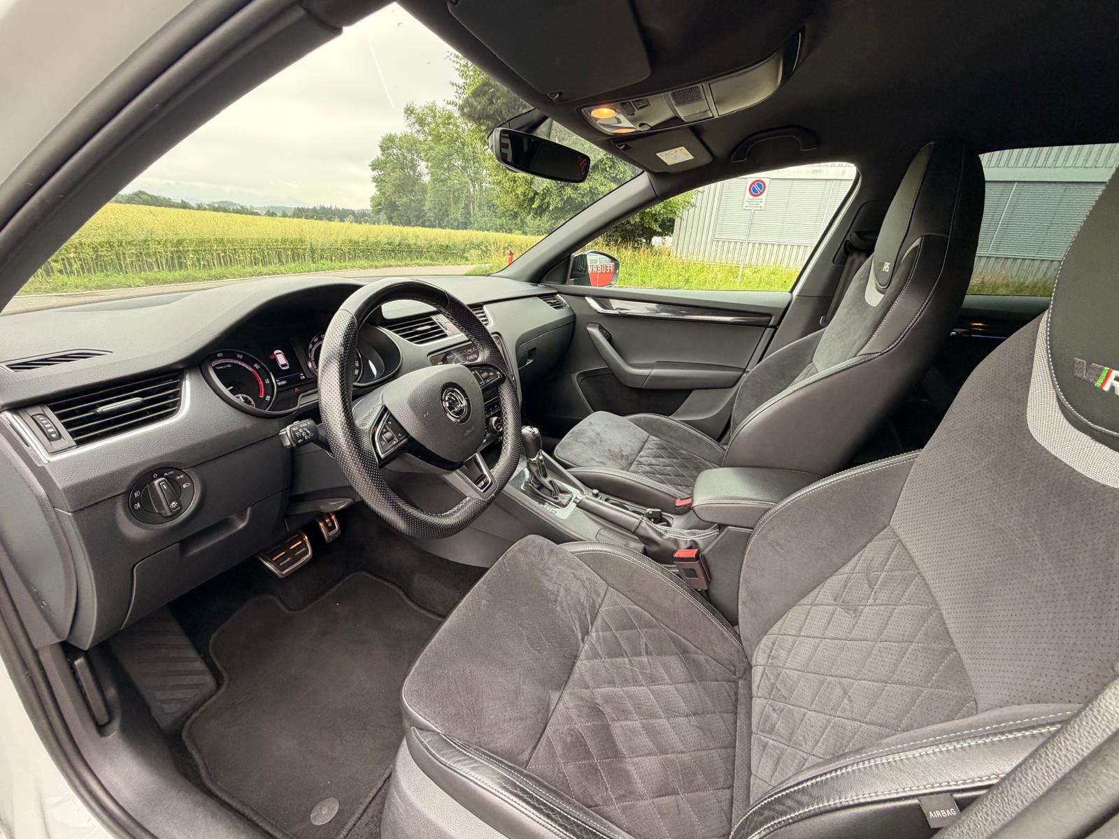 SKODA Octavia Combi 2.0 TSI RS DSG-image-9