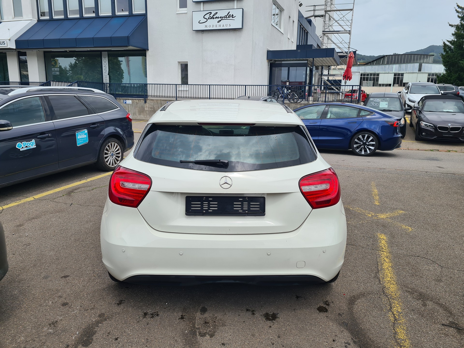 MERCEDES-BENZ A 180 Style 7G-DCT-image-3
