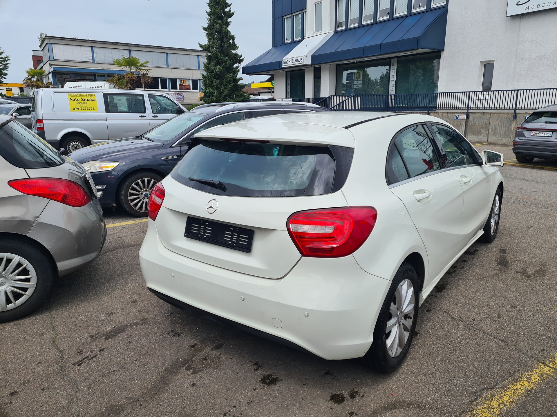 MERCEDES-BENZ A 180 Style 7G-DCT-image-2