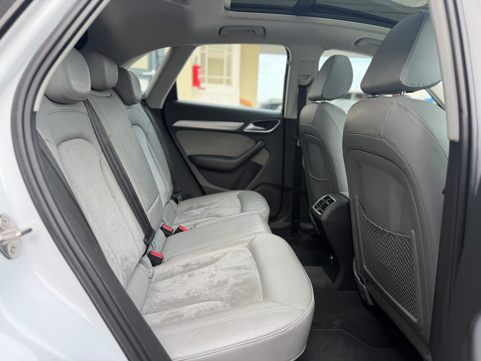 AUDI Q3 2.0 TFSI design quattro S-tronic-image-13