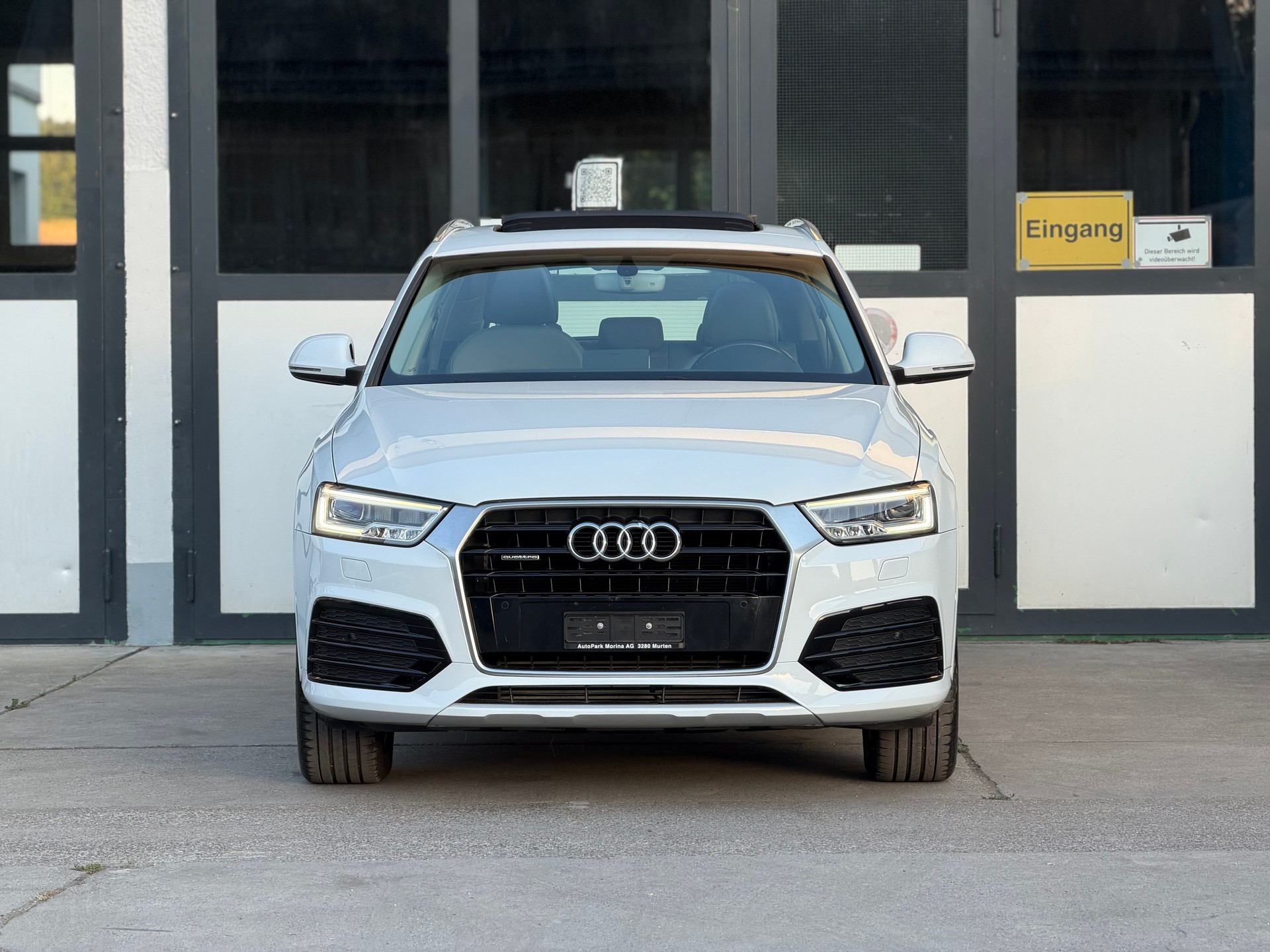 AUDI Q3 2.0 TFSI design quattro S-tronic-image-2