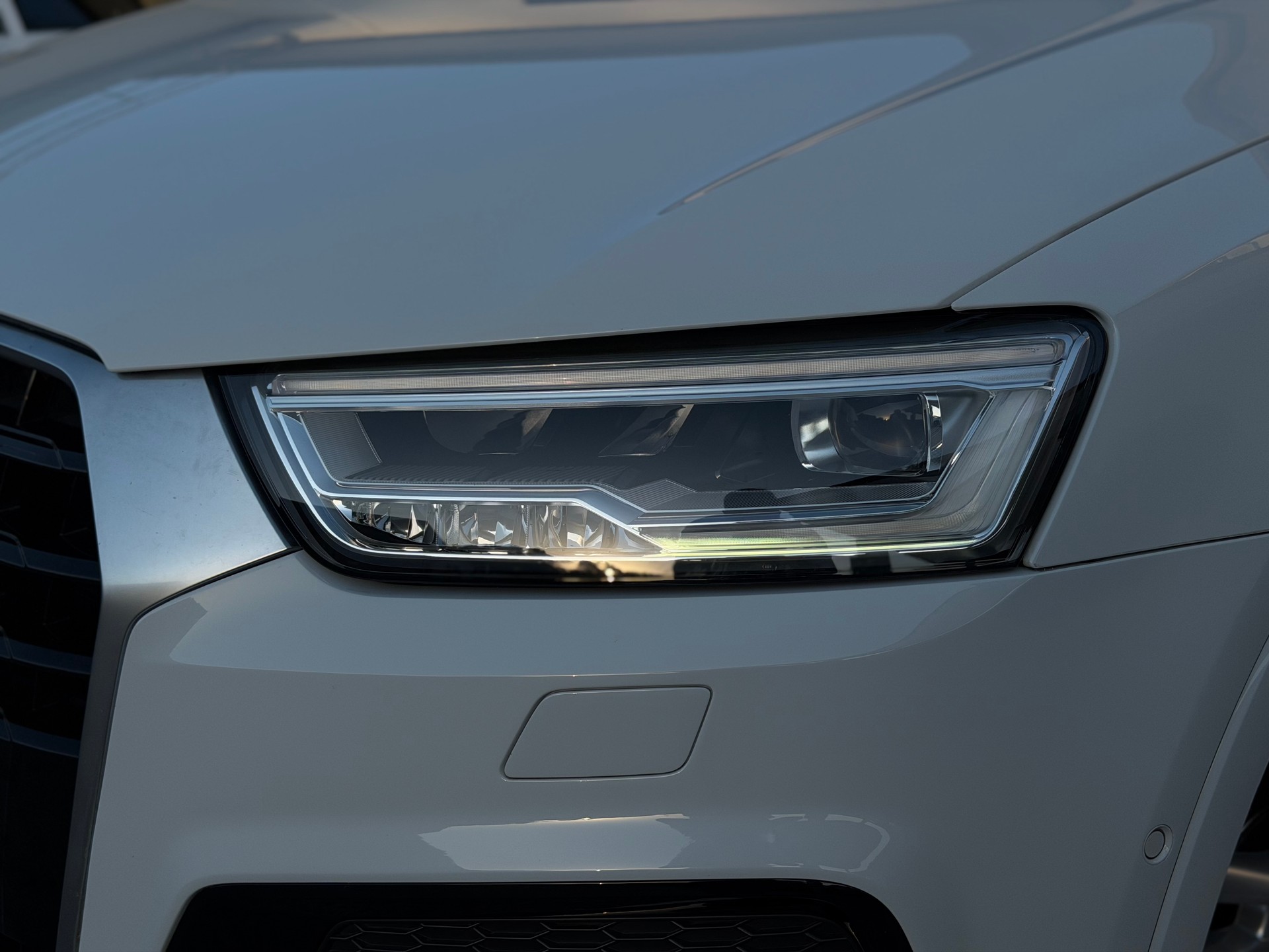 AUDI Q3 2.0 TFSI design quattro S-tronic-image-7
