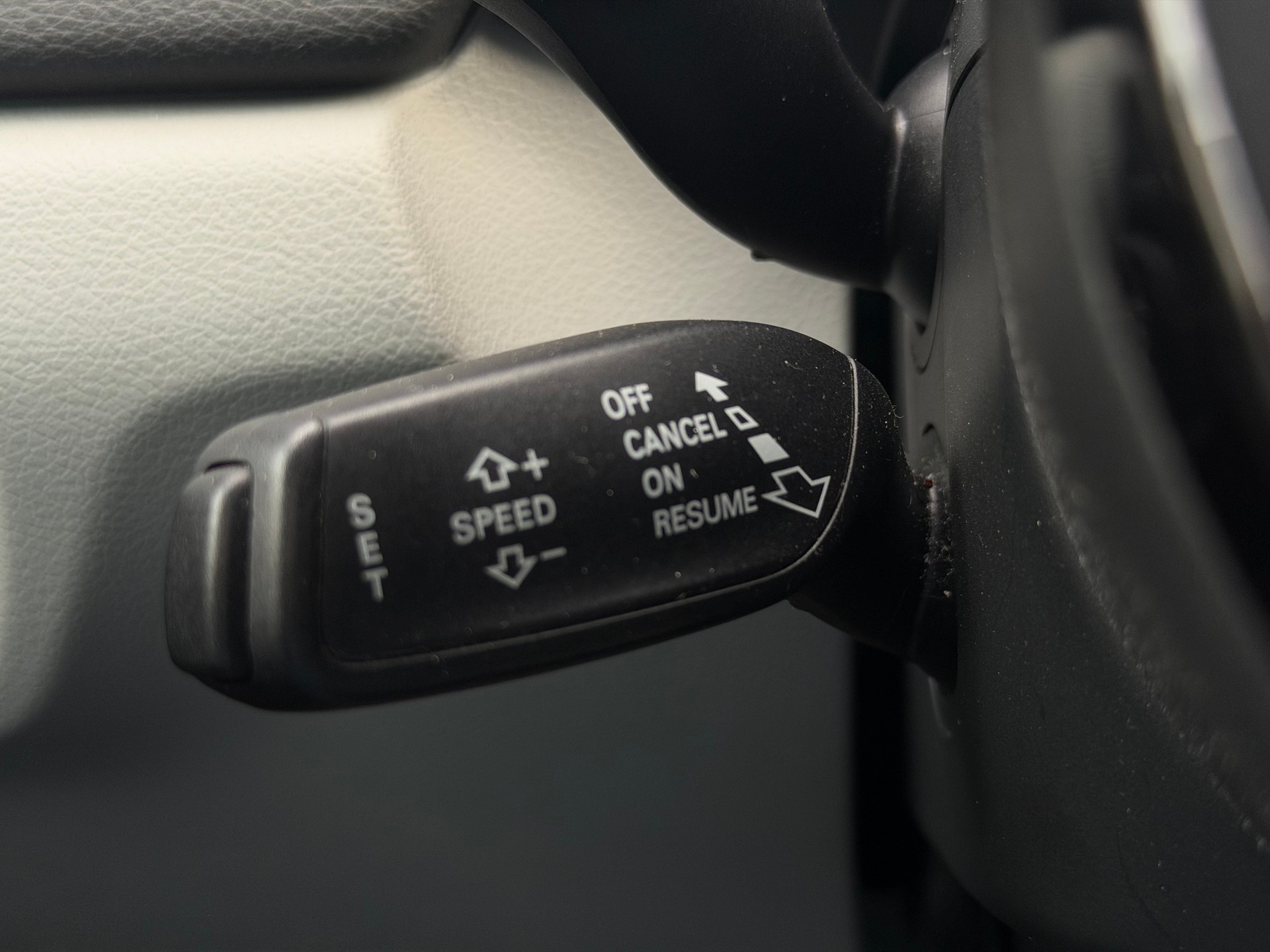 AUDI Q3 2.0 TFSI design quattro S-tronic-image-22