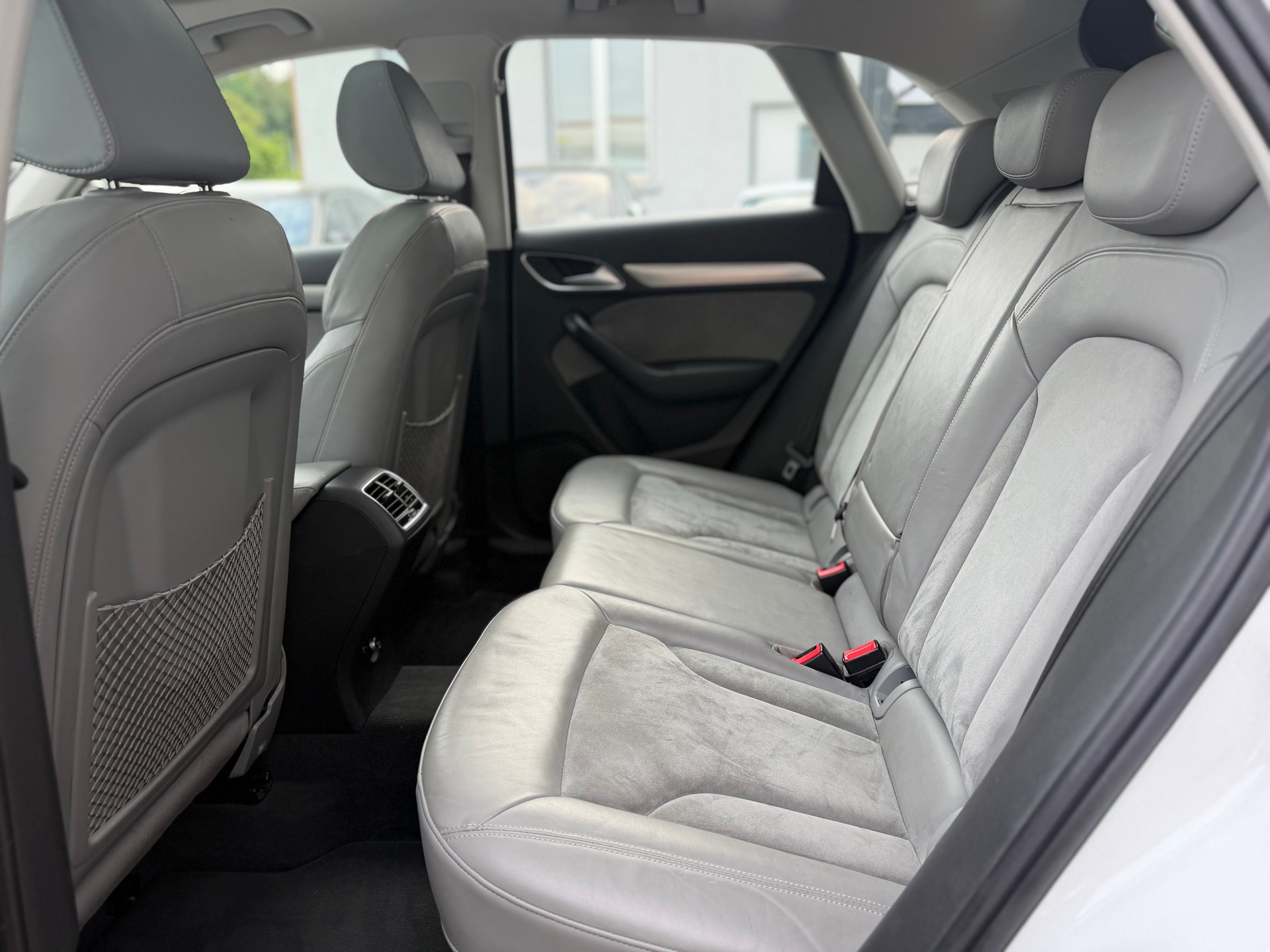 AUDI Q3 2.0 TFSI design quattro S-tronic-image-11