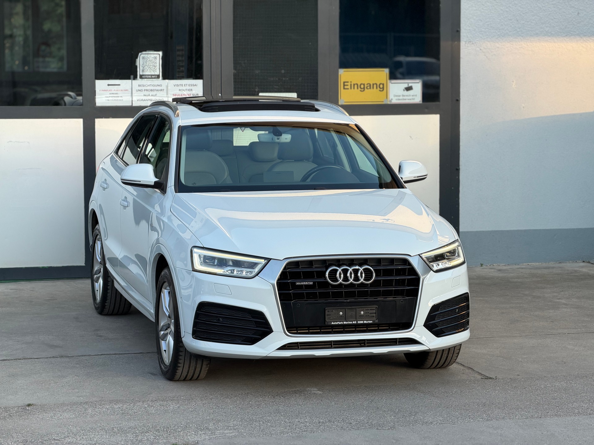 AUDI Q3 2.0 TFSI design quattro S-tronic-image-3