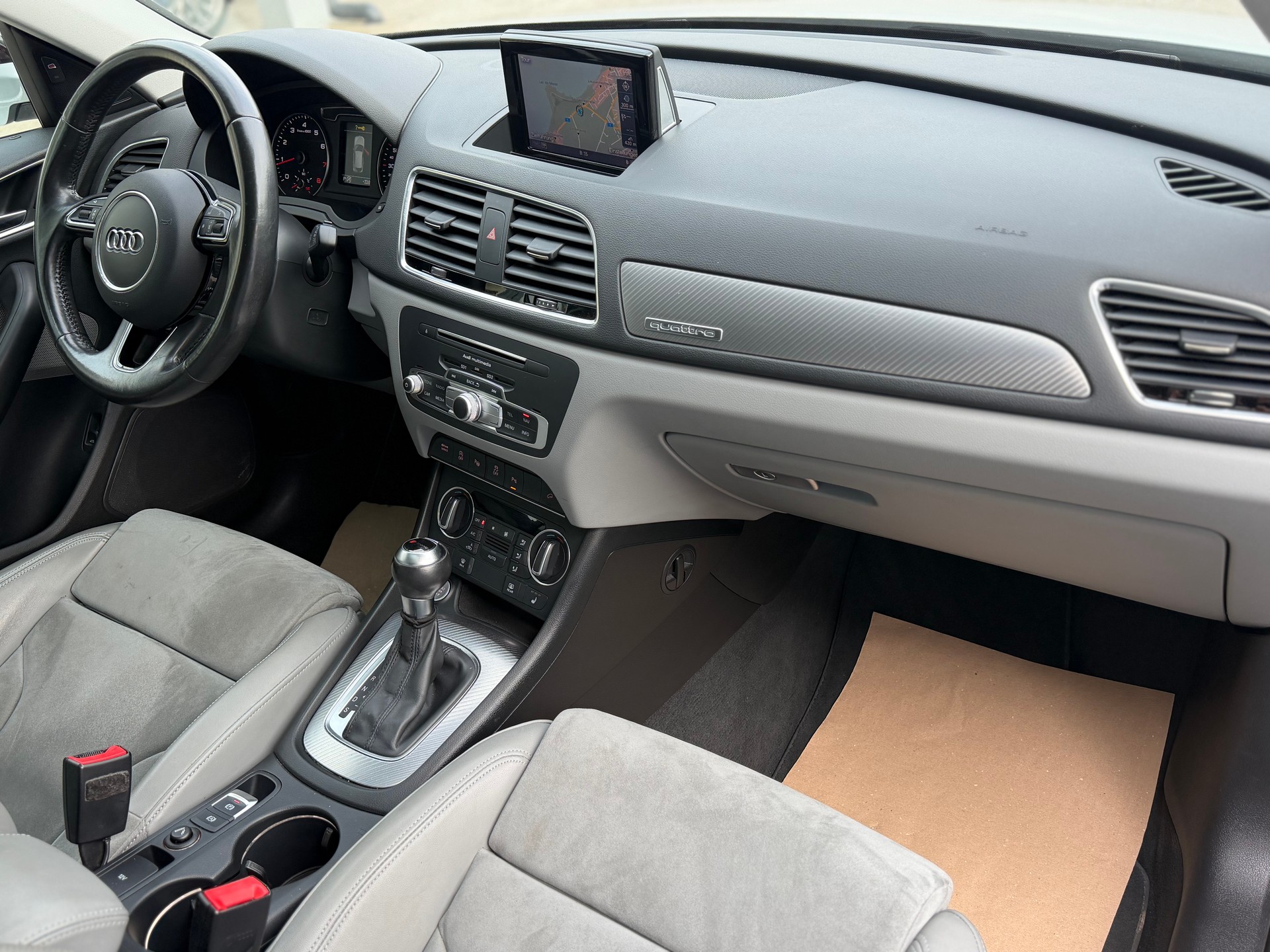 AUDI Q3 2.0 TFSI design quattro S-tronic-image-15
