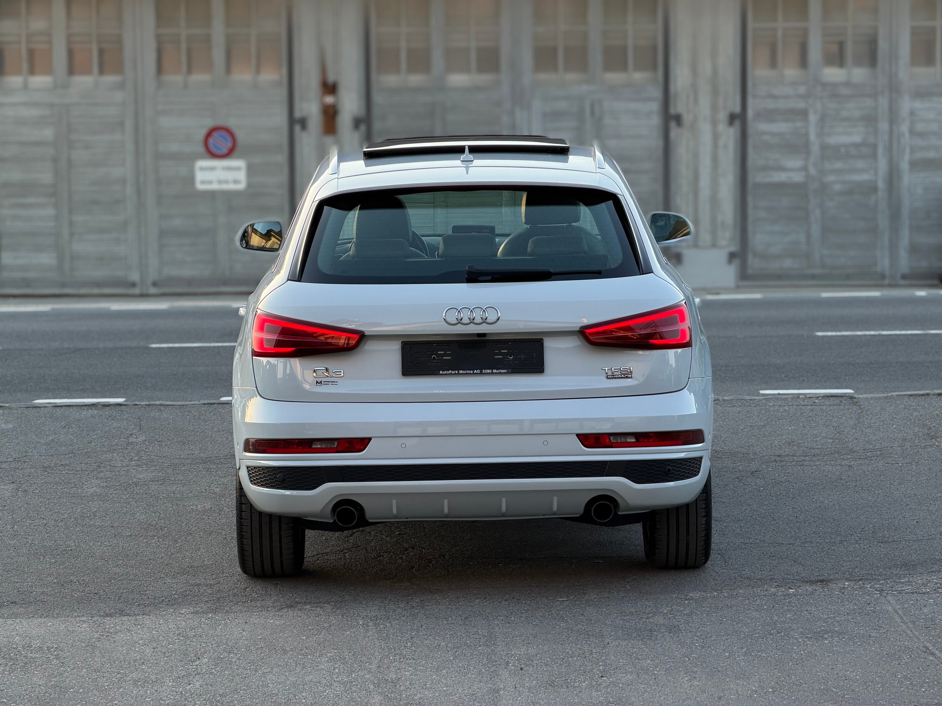 AUDI Q3 2.0 TFSI design quattro S-tronic-image-5