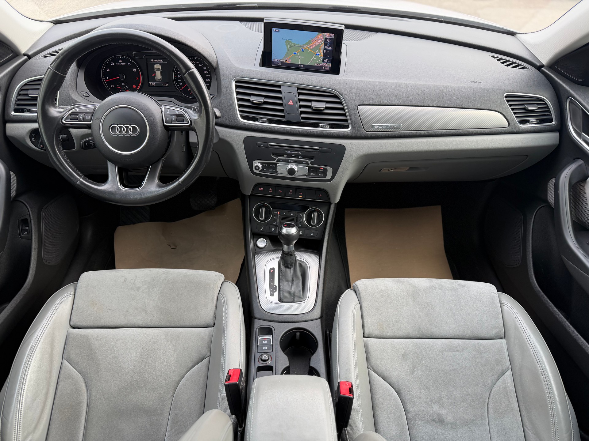 AUDI Q3 2.0 TFSI design quattro S-tronic-image-12