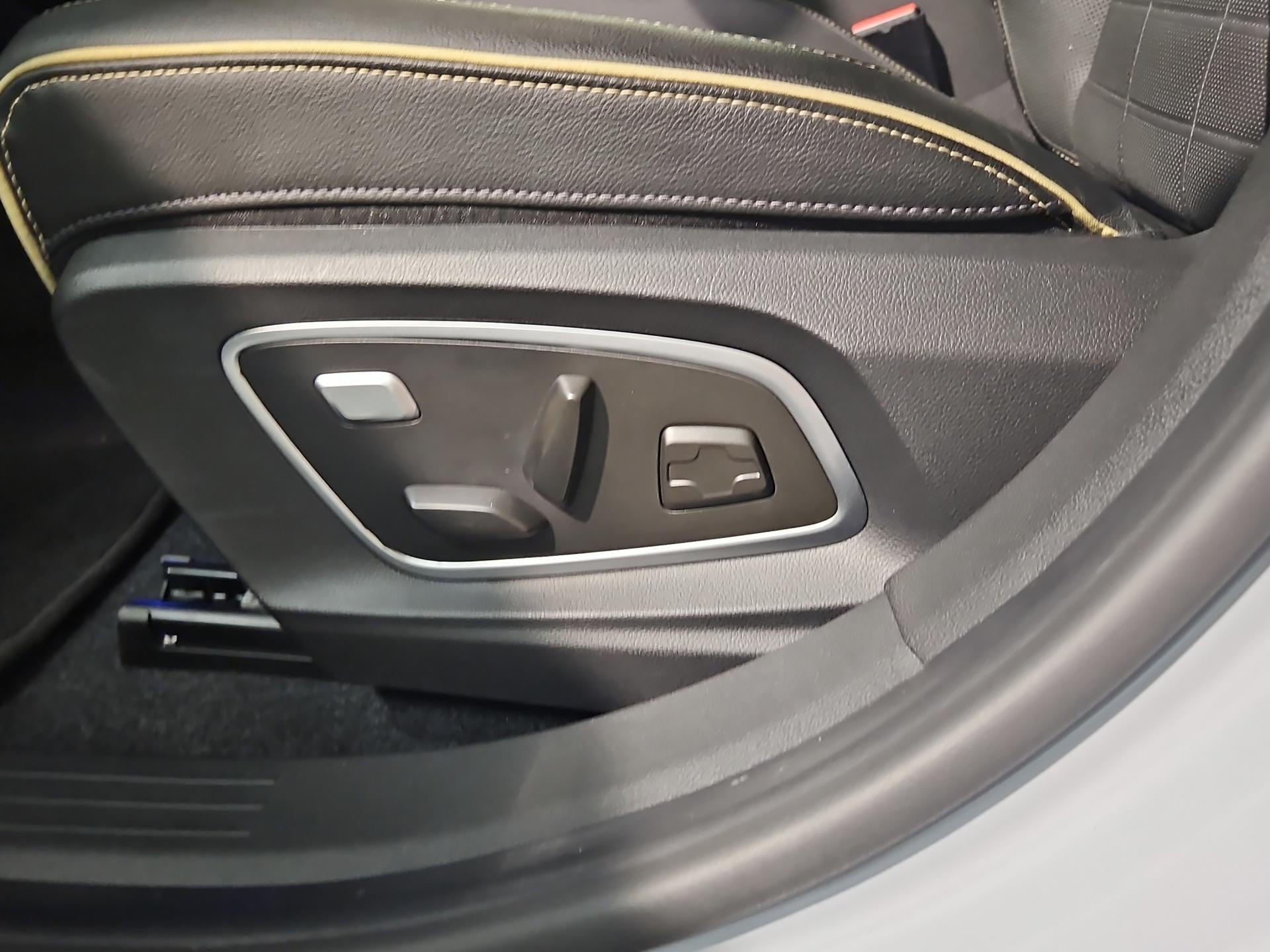 RENAULT Mégane E-TECH EV60 Iconic-image-19