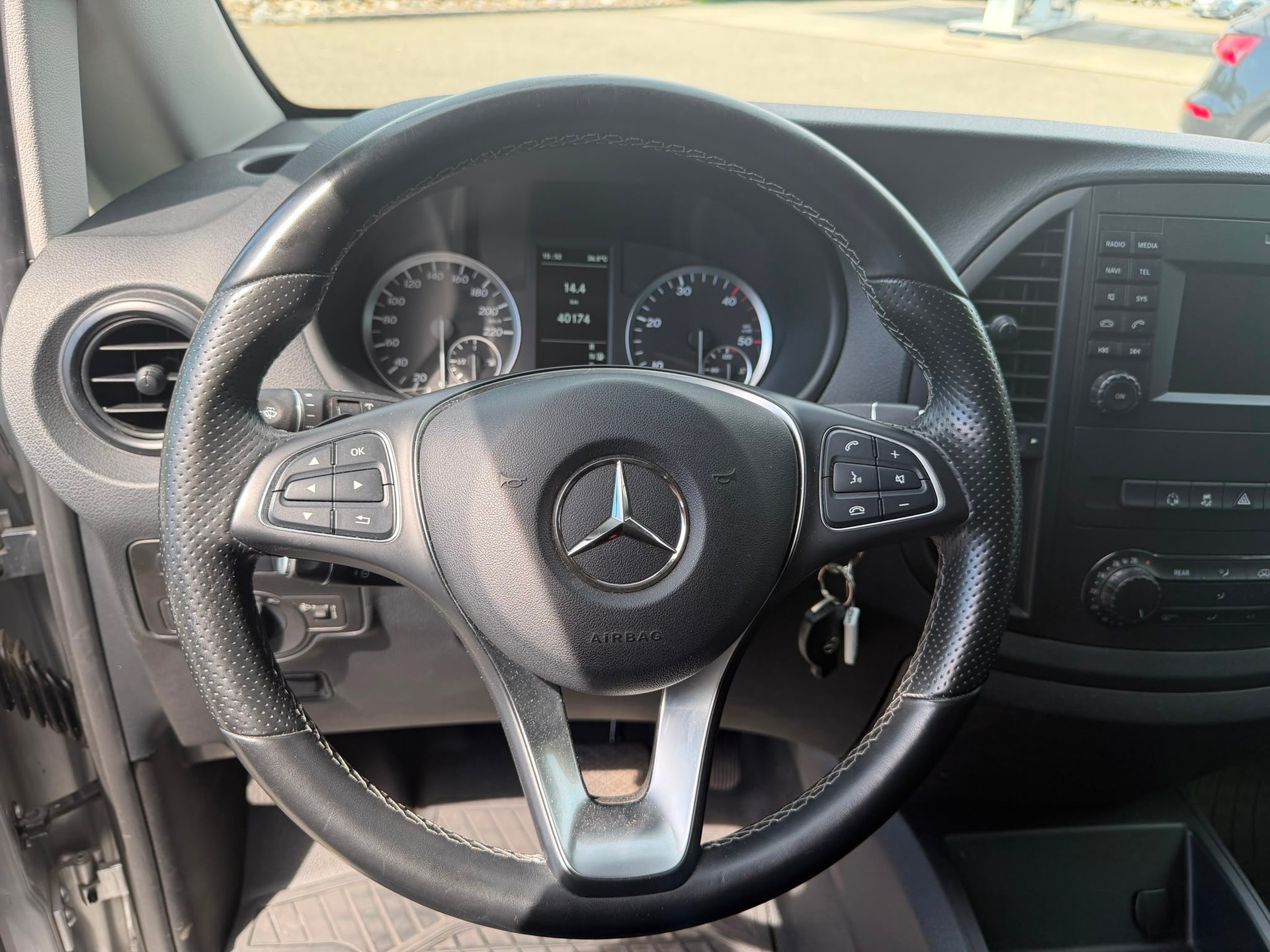 MERCEDES-BENZ VITO Tourer-image-13