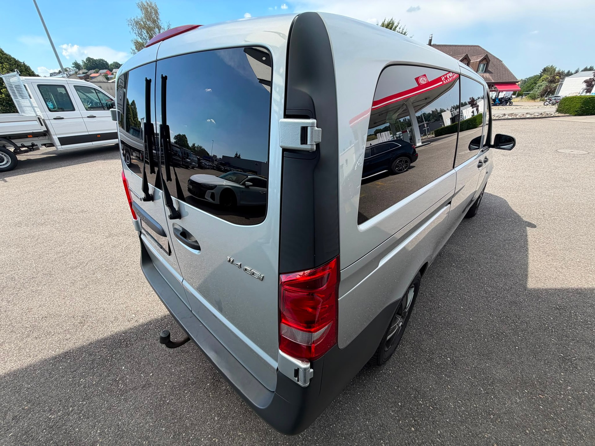 MERCEDES-BENZ VITO Tourer-image-4