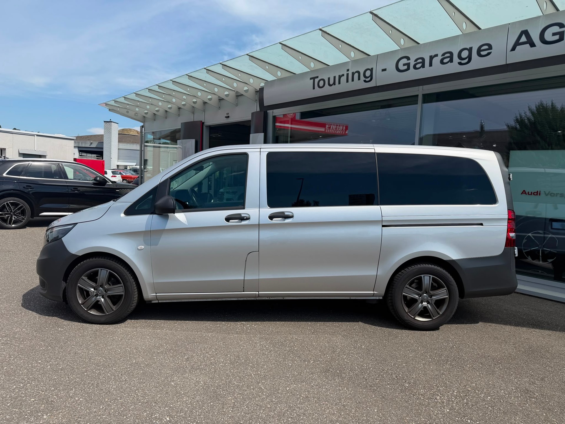 MERCEDES-BENZ VITO Tourer-image-1