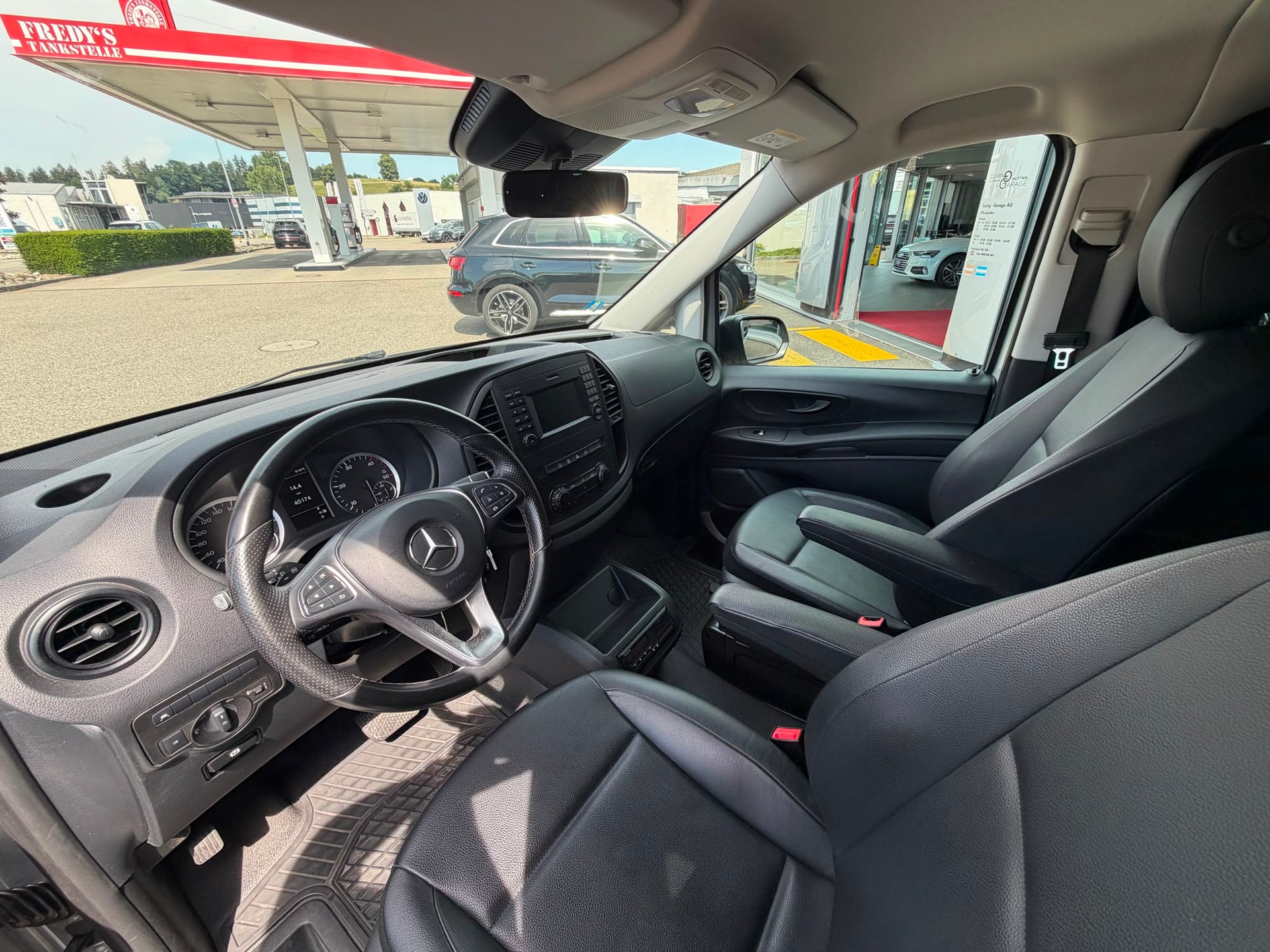 MERCEDES-BENZ VITO Tourer-image-9