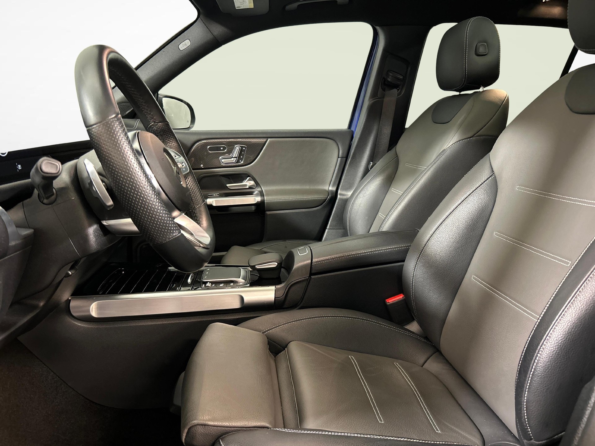 MERCEDES-BENZ GLB 250 AMG Line 4matic-image-2