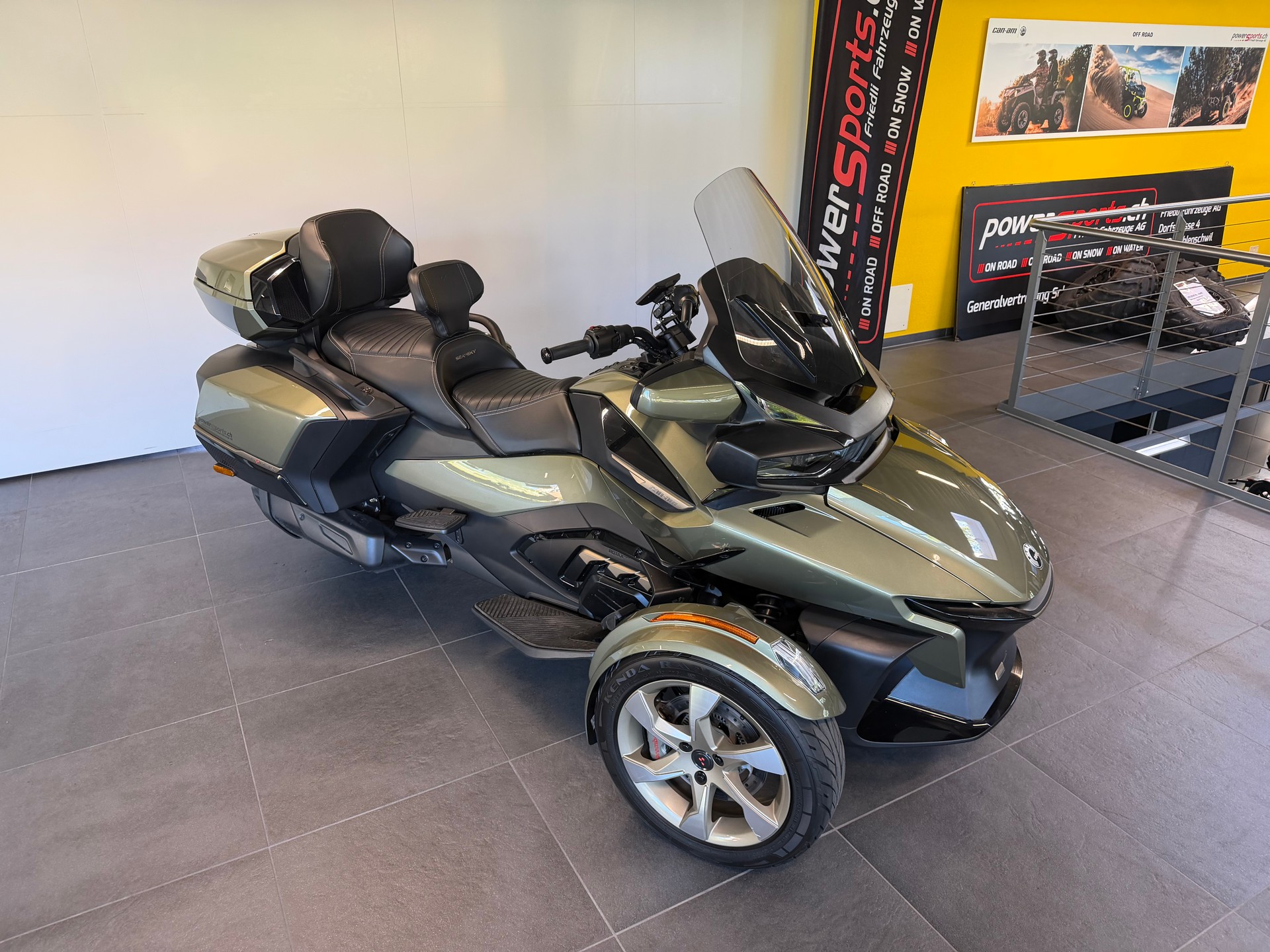 CAN-AM Spyder RT-LTD Sea Sky Edition SE6-showroom-element-1