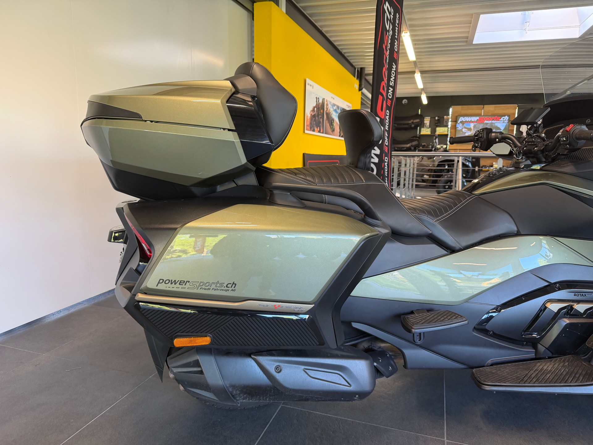 CAN-AM Spyder RT-LTD Sea Sky Edition SE6-image-10