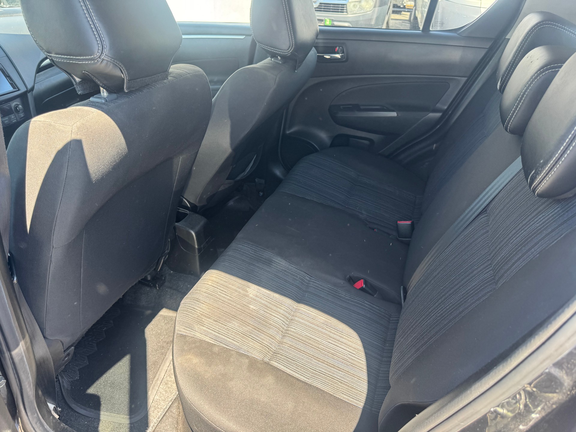 SUZUKI Swift 1.2i 16V GL Automatic-image-8