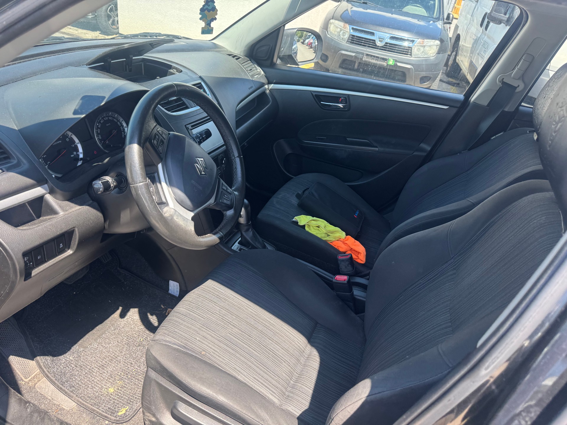 SUZUKI Swift 1.2i 16V GL Automatic-image-7