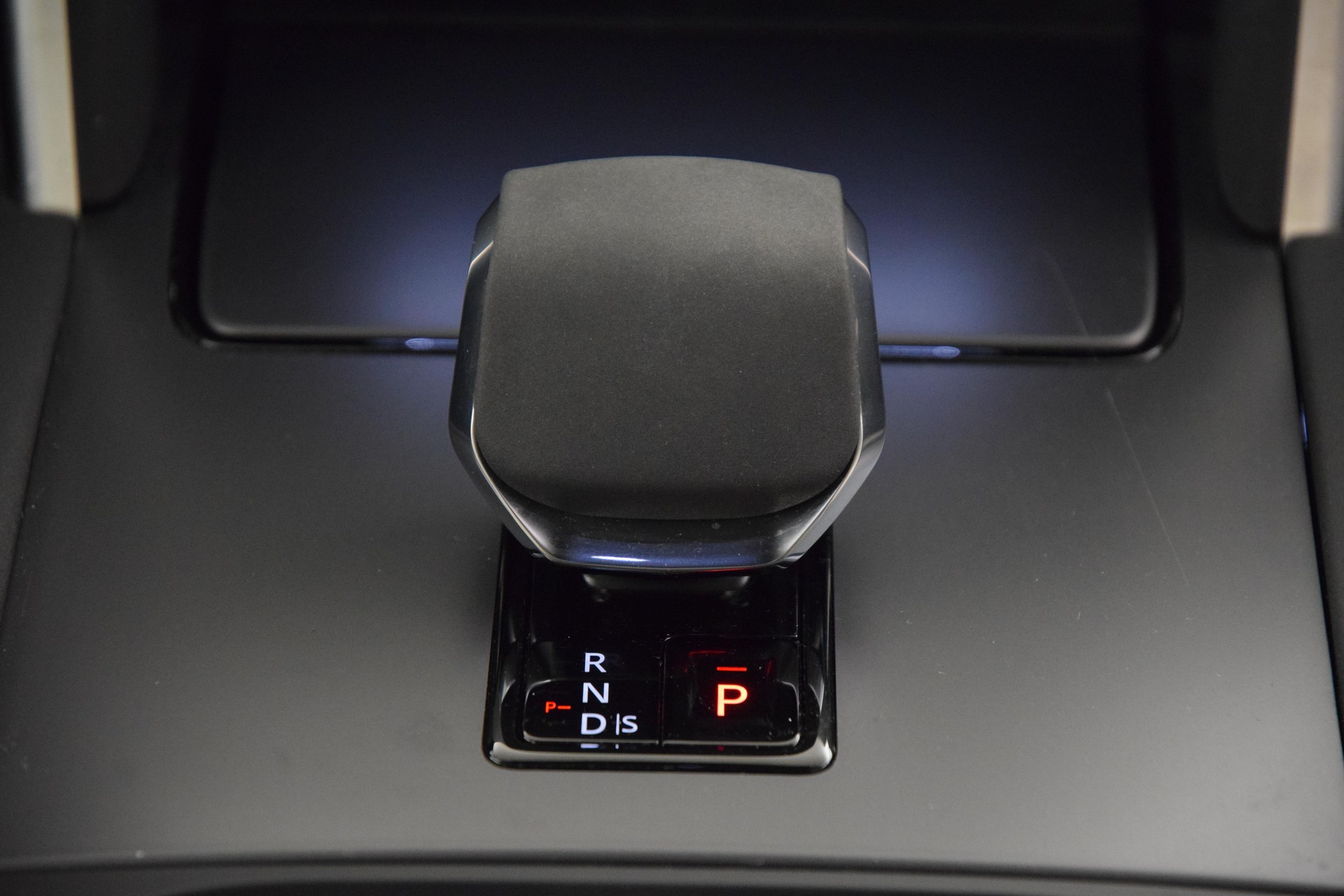 LAND ROVER Discovery Sport 1.5 T 300e Dynamic HSE-image-29