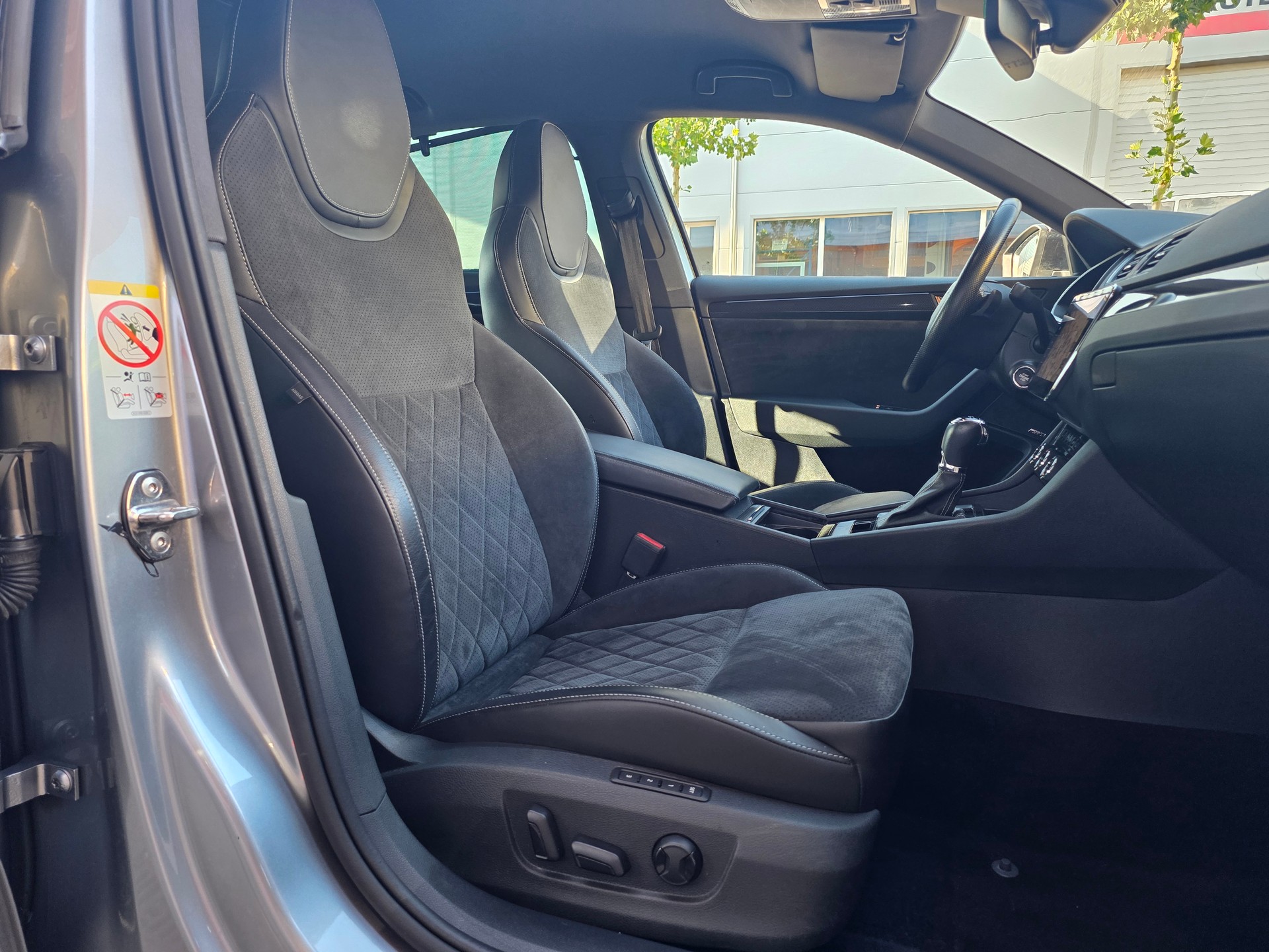 SKODA Superb 2.0 TDi SportLine+ 4x4 DSG ** VOLLAUSSTATTUNG -EL.AHK -APPLE CARPLAY -CANTON SOUND -ASSISTENZ PAKET -KEYLESS -PARK ASSIS.-image-10