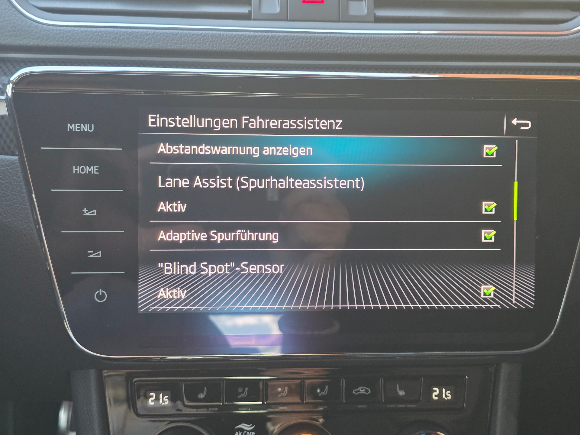 SKODA Superb 2.0 TDi SportLine+ 4x4 DSG ** VOLLAUSSTATTUNG -EL.AHK -APPLE CARPLAY -CANTON SOUND -ASSISTENZ PAKET -KEYLESS -PARK ASSIS.-image-22